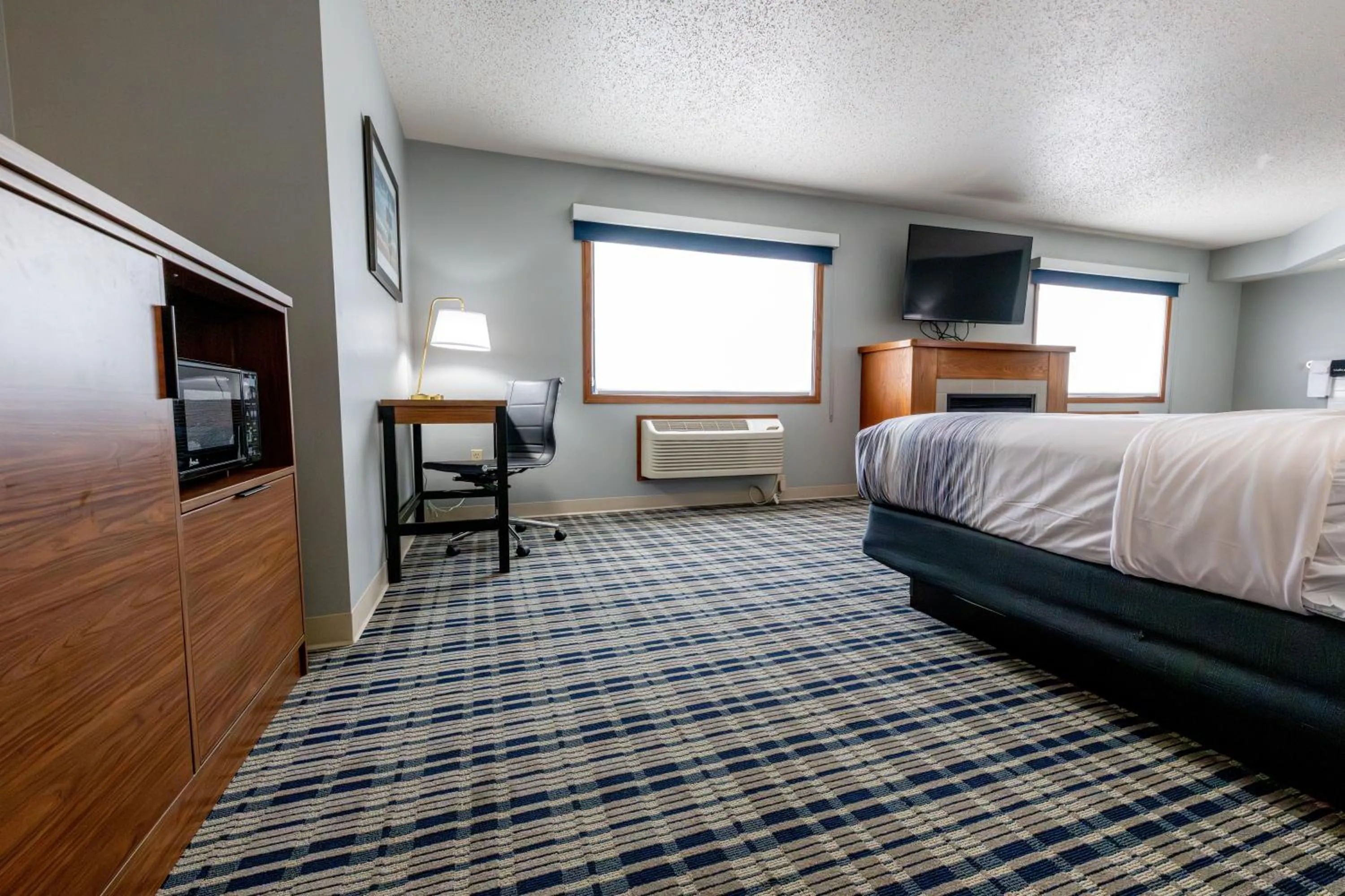 Photo of the whole room, Bed in AmericInn by Wyndham Sturgeon Bay