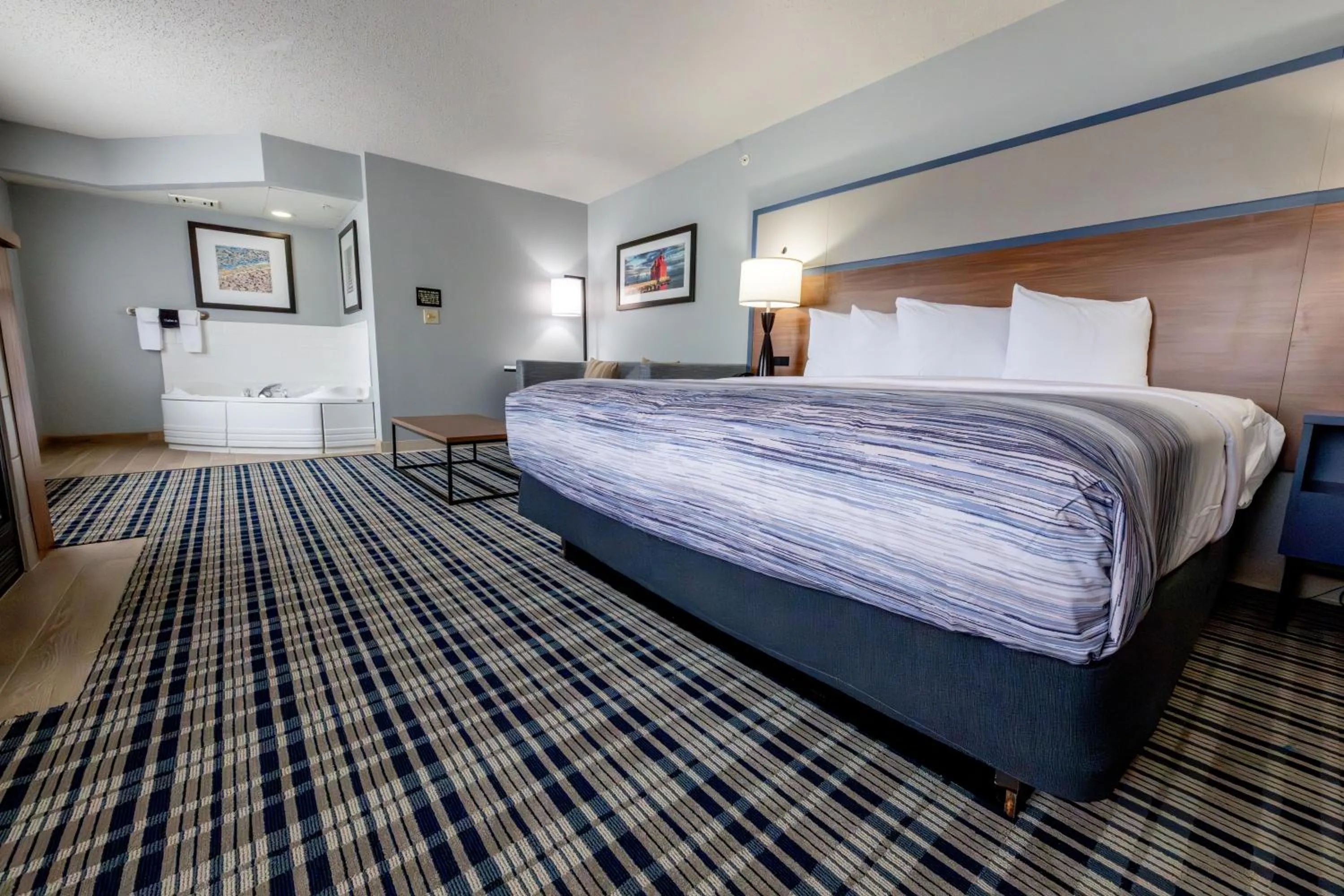 Hot Tub, Bed in AmericInn by Wyndham Sturgeon Bay