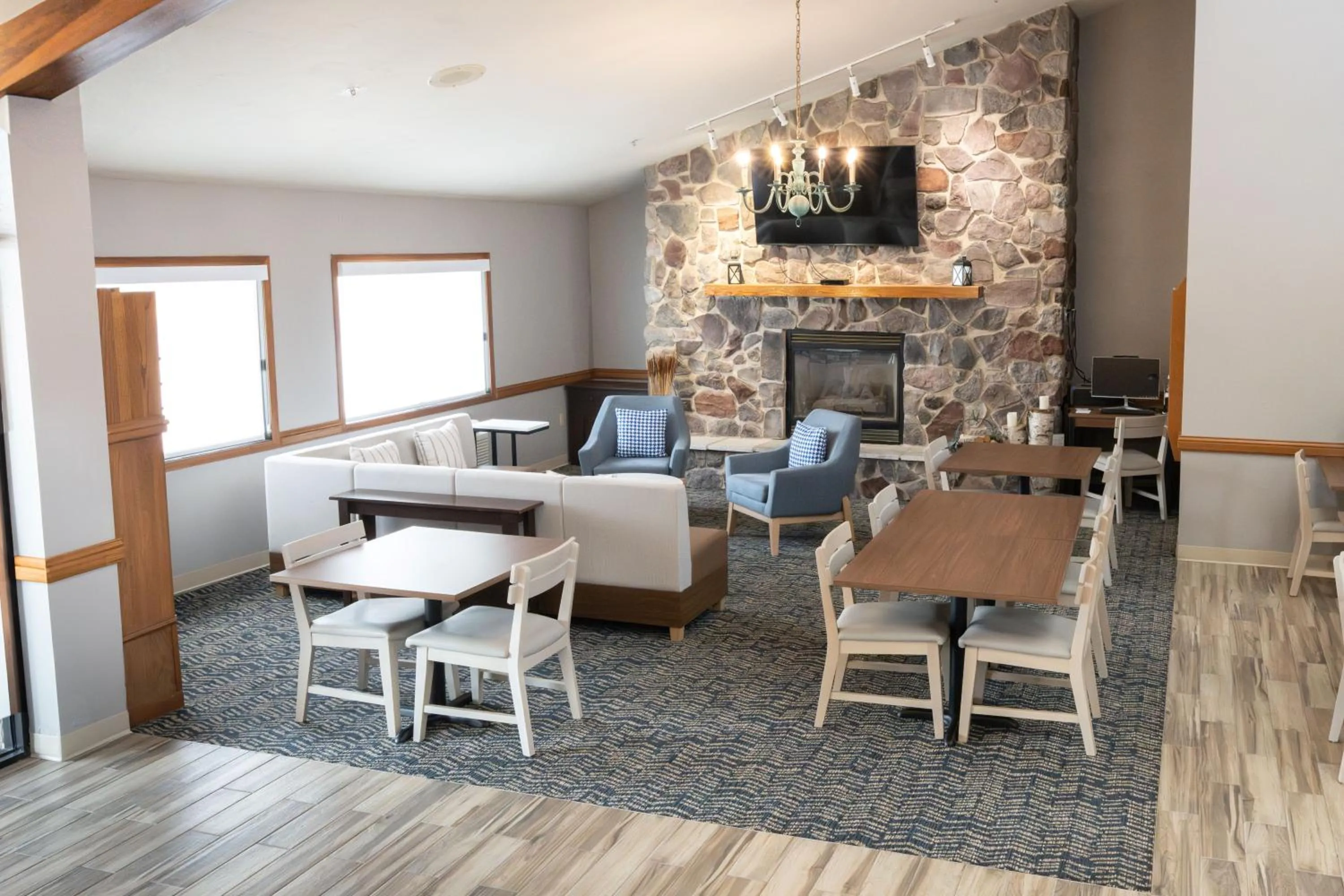 Lobby or reception in AmericInn by Wyndham Sturgeon Bay