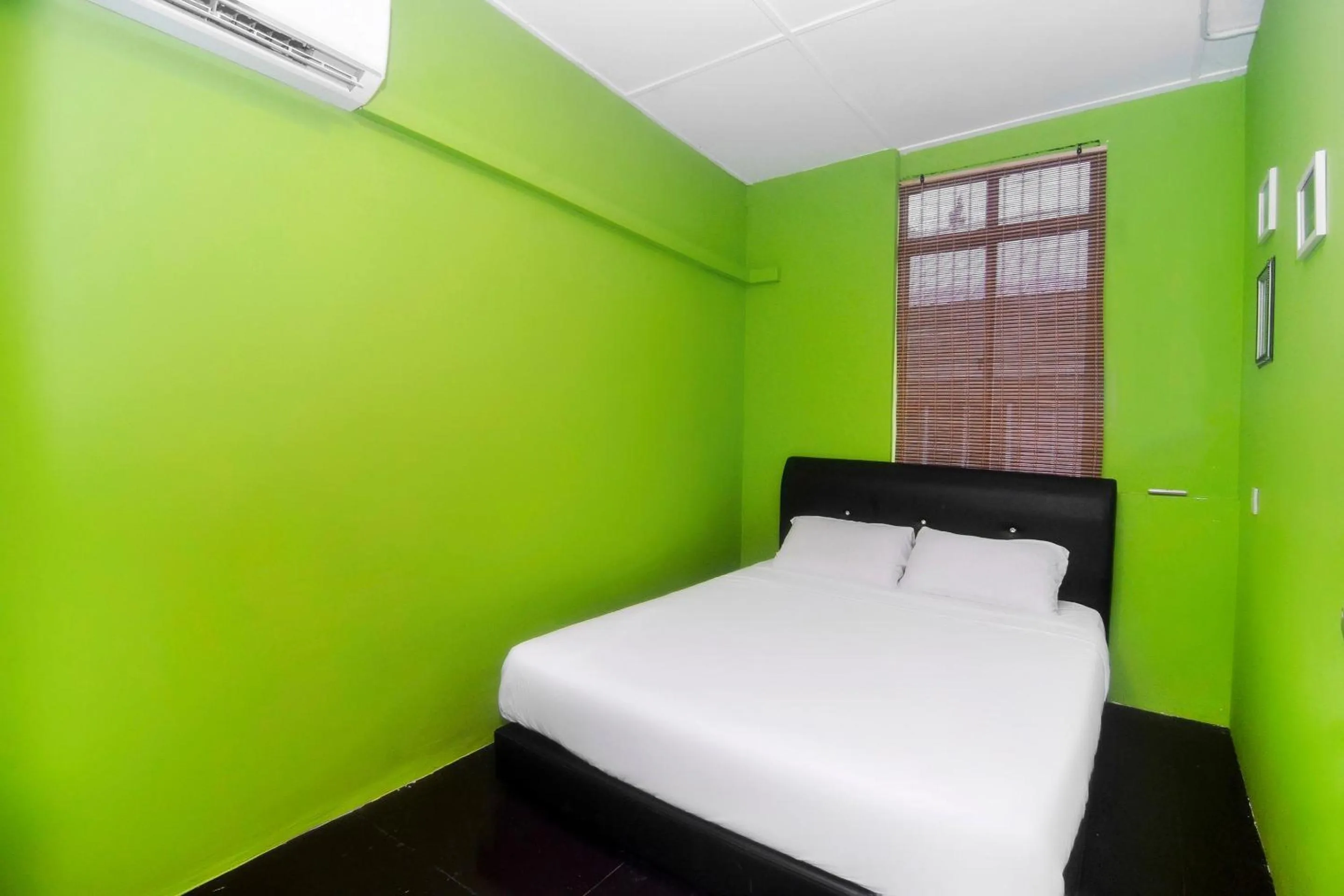 Bedroom in Hotel O Tropical Lodge