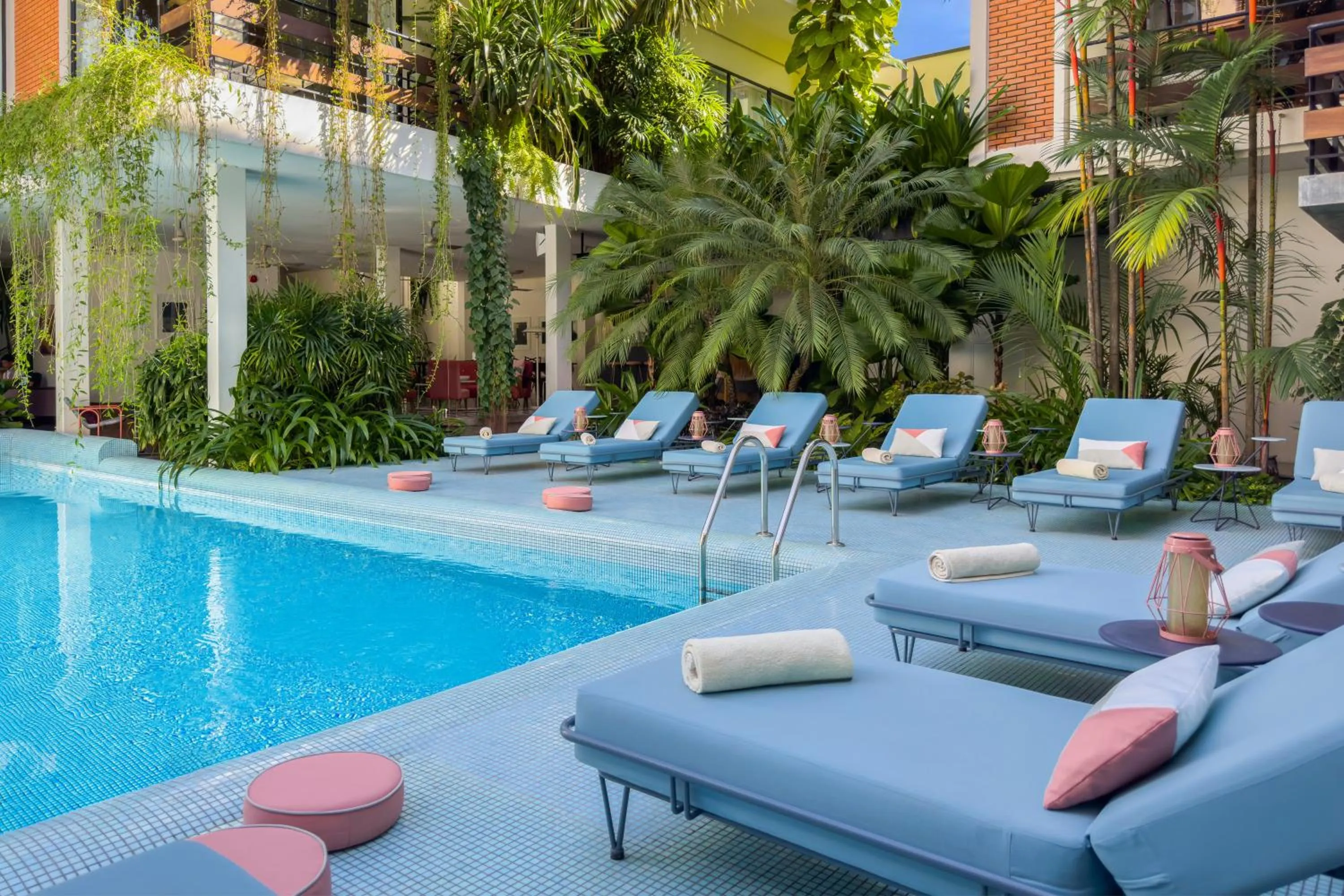 Swimming pool in Viroth's Villa