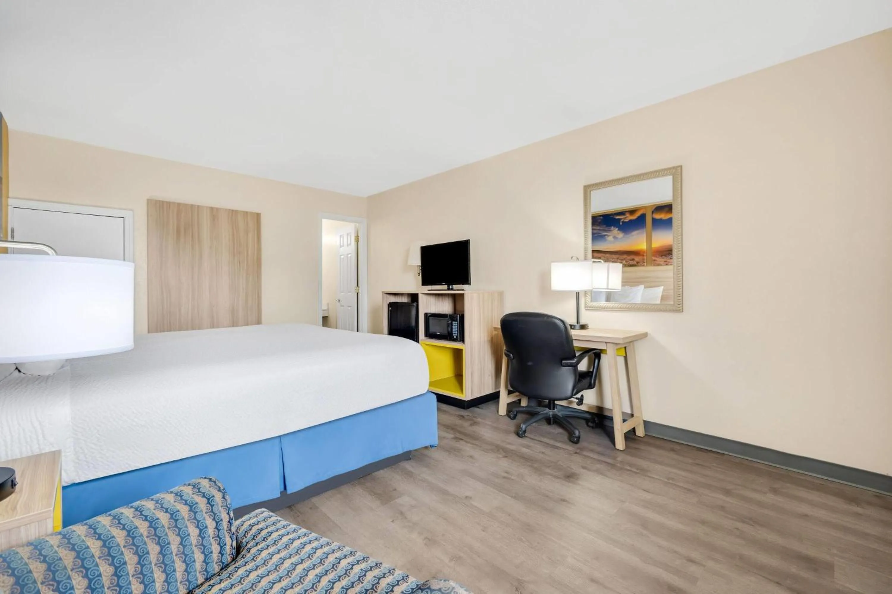 Bed in Days Inn by Wyndham Fort Wayne