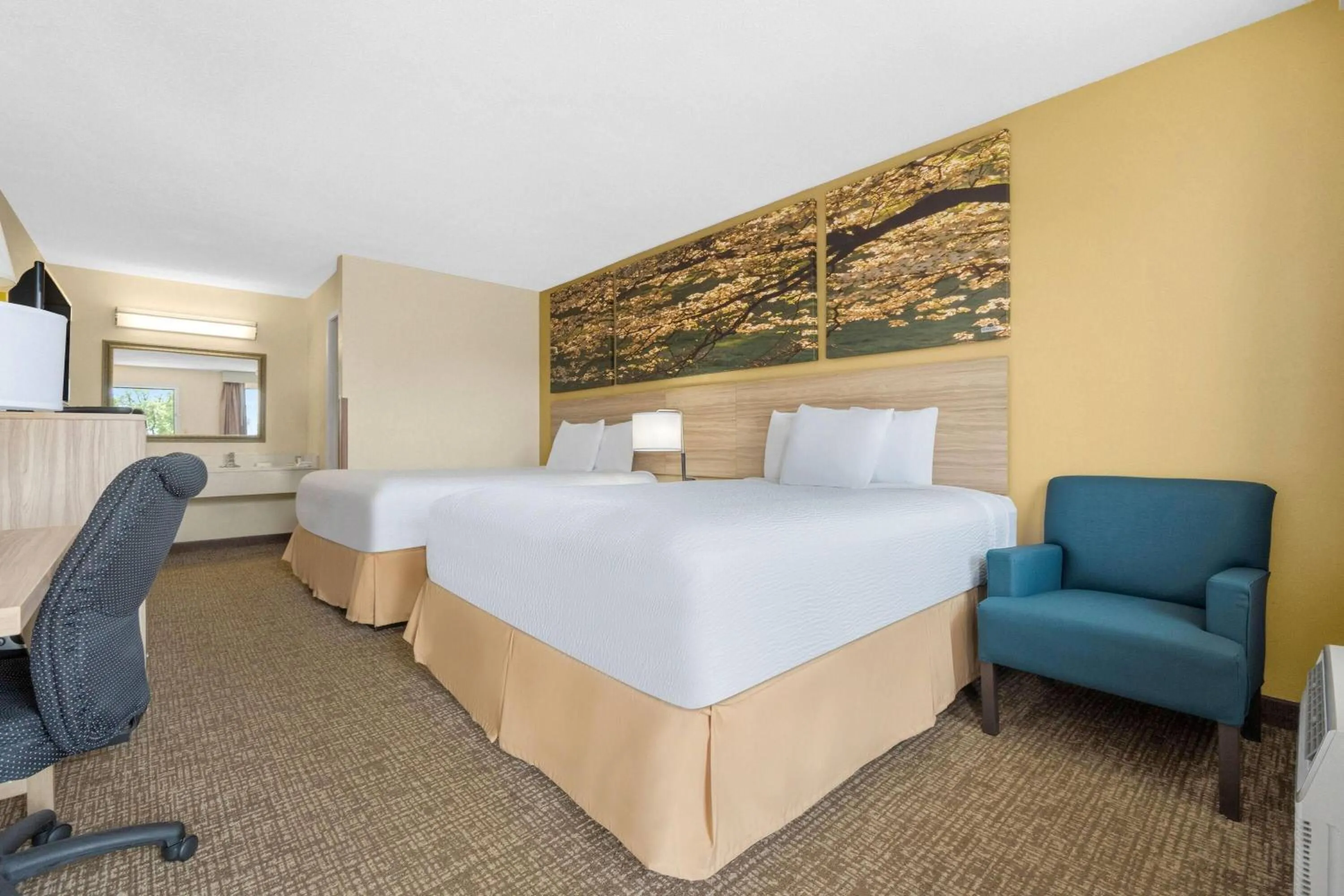 Bed in Days Inn by Wyndham Fort Wayne