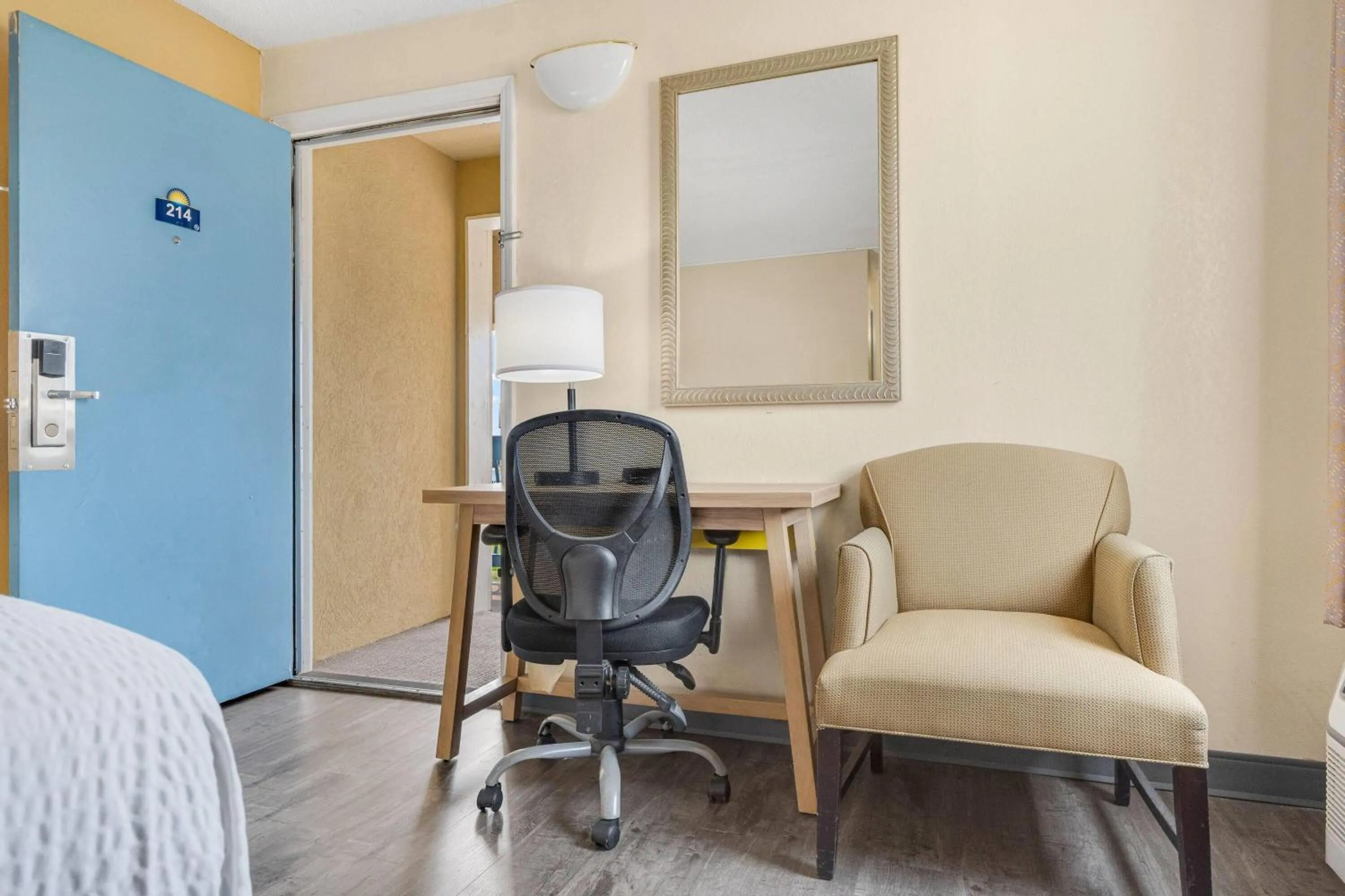 Bed in Days Inn by Wyndham Fort Wayne