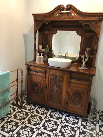 Shower in Palmyra B&B