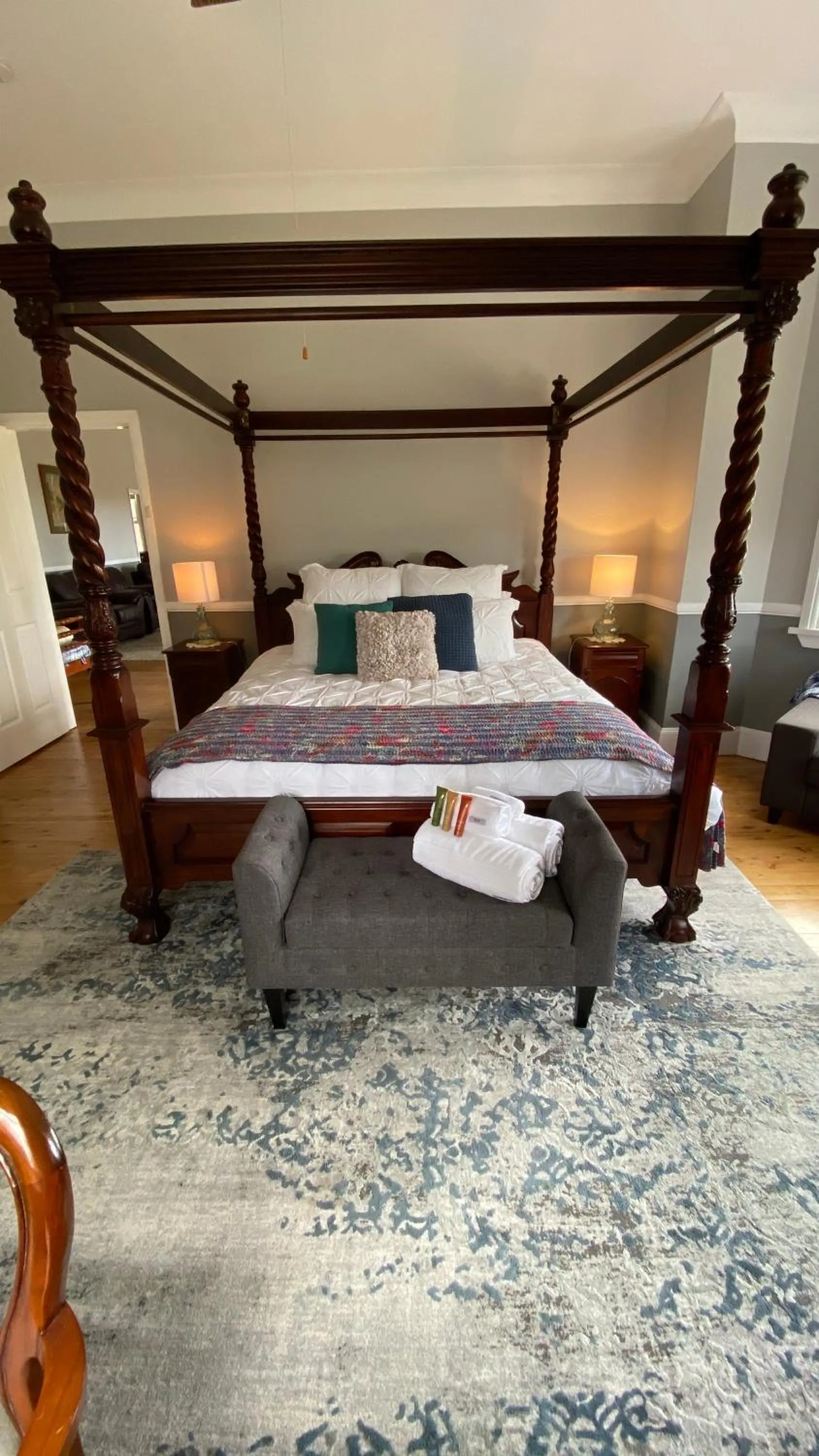 Shower, Bed in Palmyra B&B