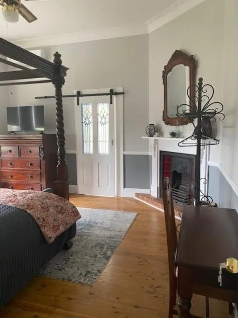 Toilet in Palmyra B&B