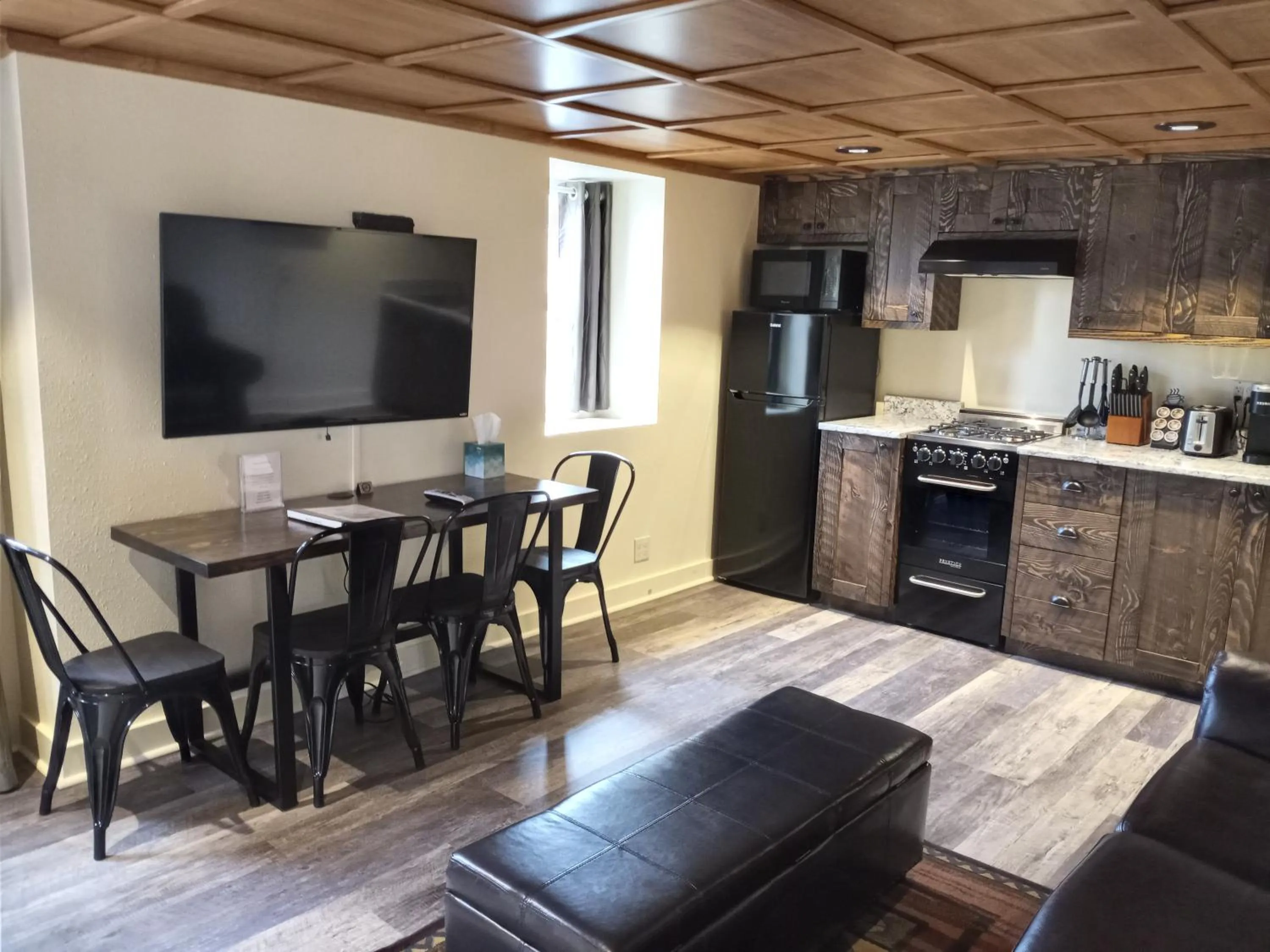 Yellowstone Riverside Cottages