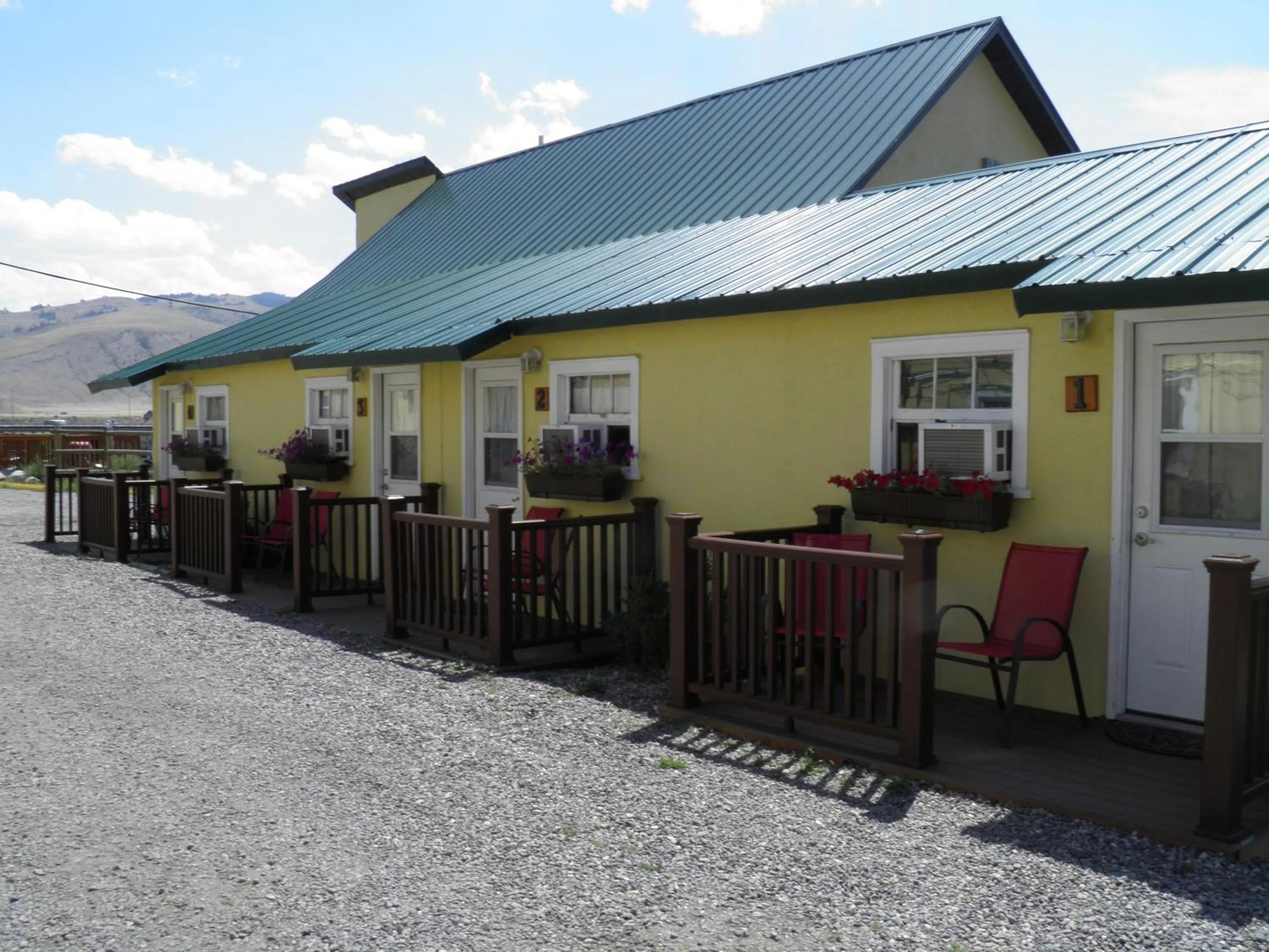 Yellowstone Riverside Cottages