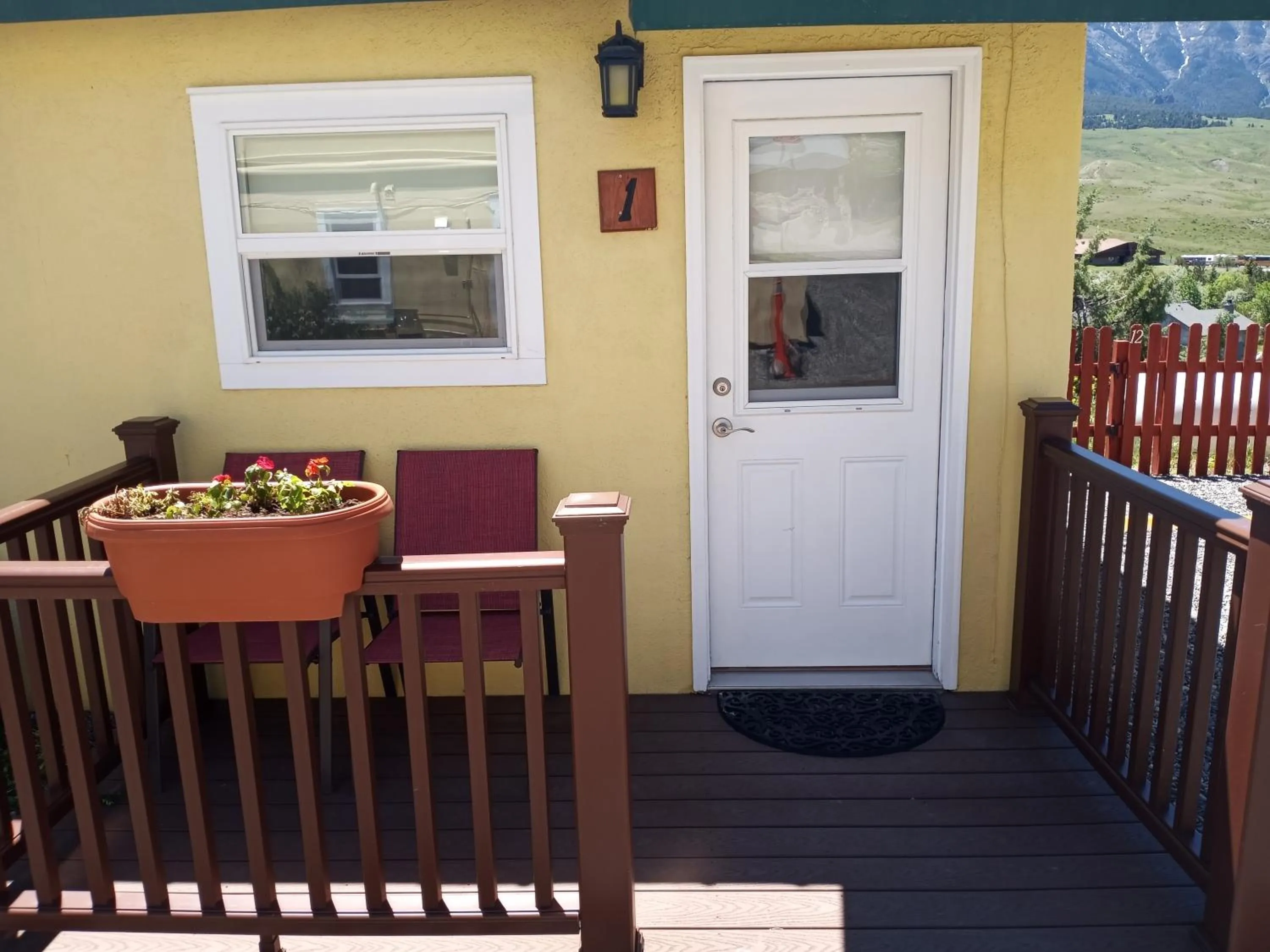 Yellowstone Riverside Cottages