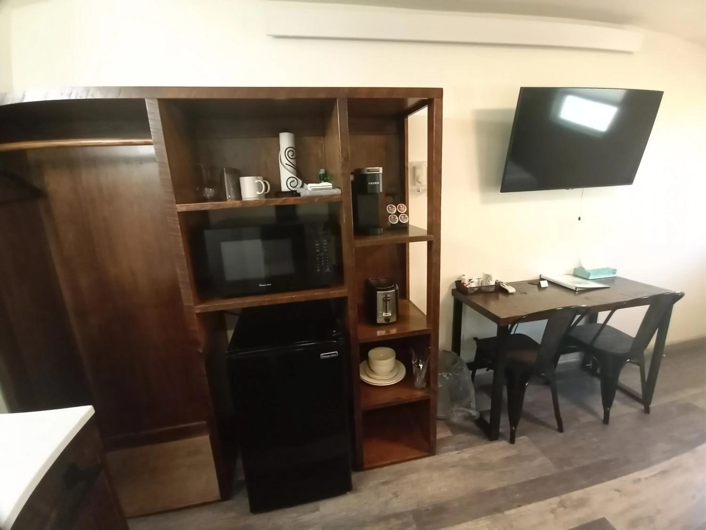 Yellowstone Riverside Cottages