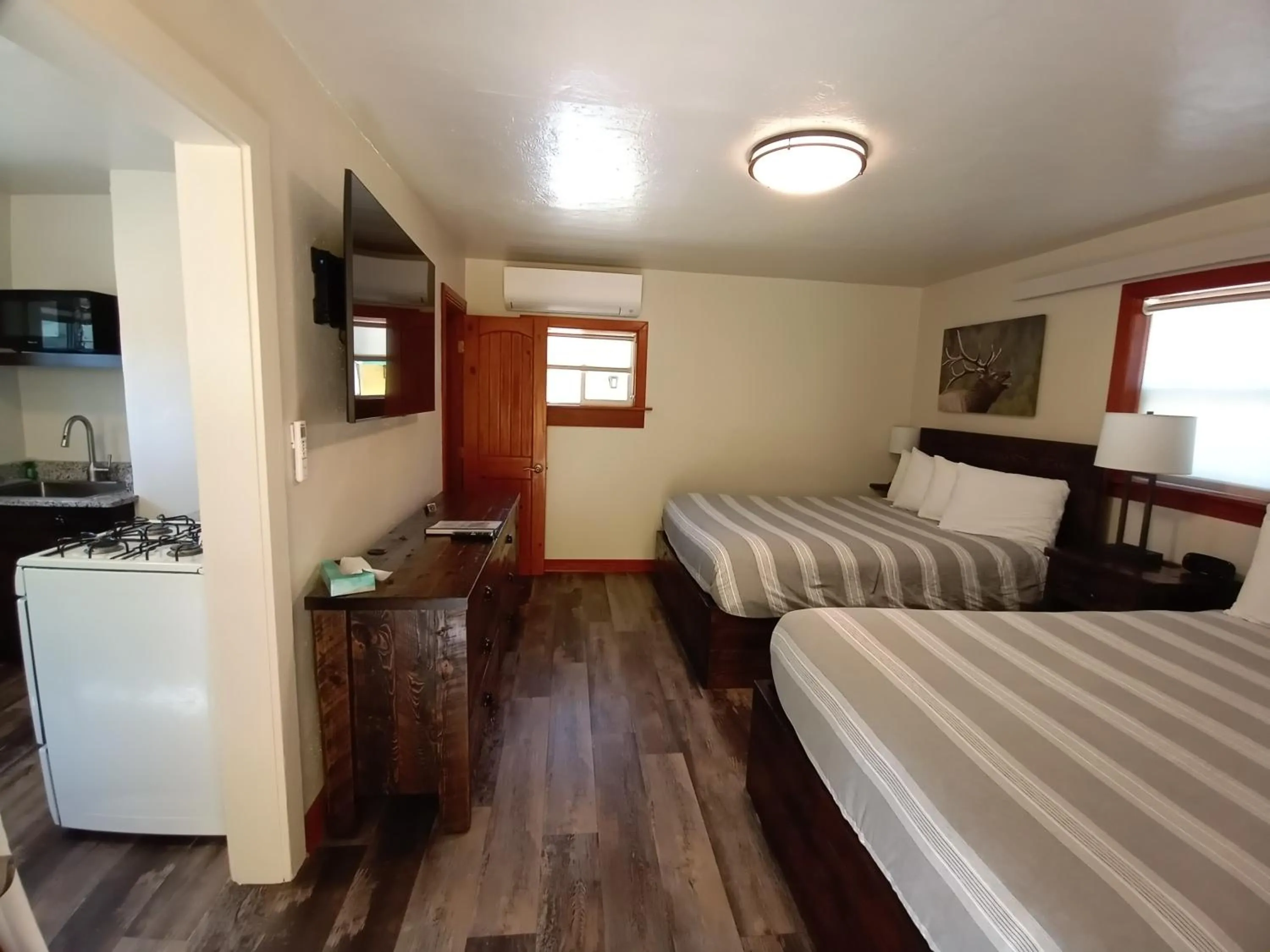 Bed in Yellowstone Riverside Cottages