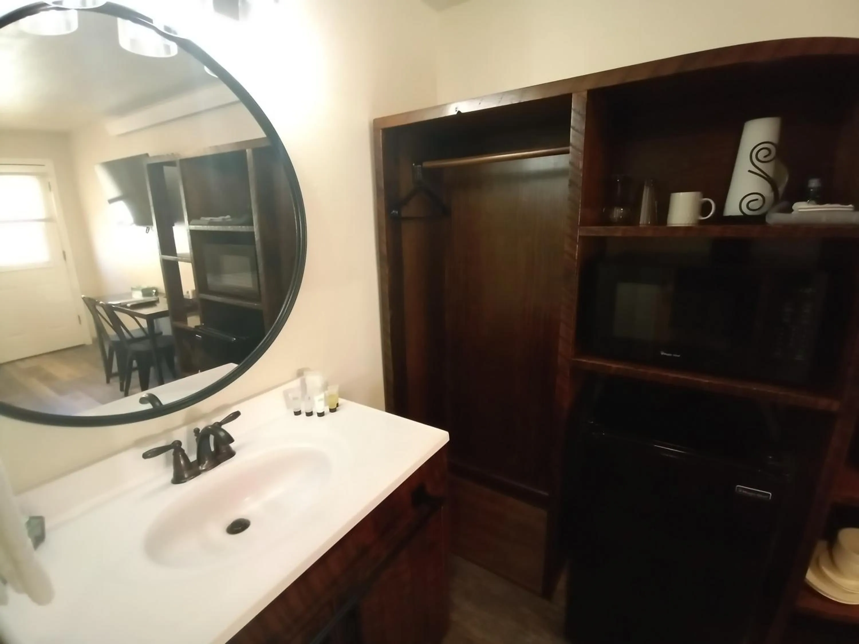 Yellowstone Riverside Cottages