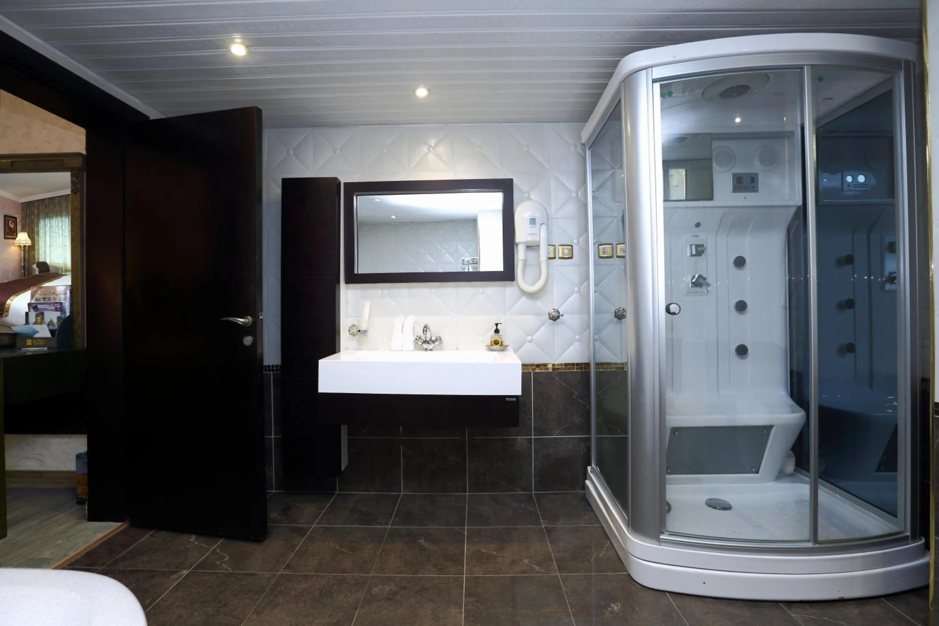 Bathroom in Jazan Inn Hotel