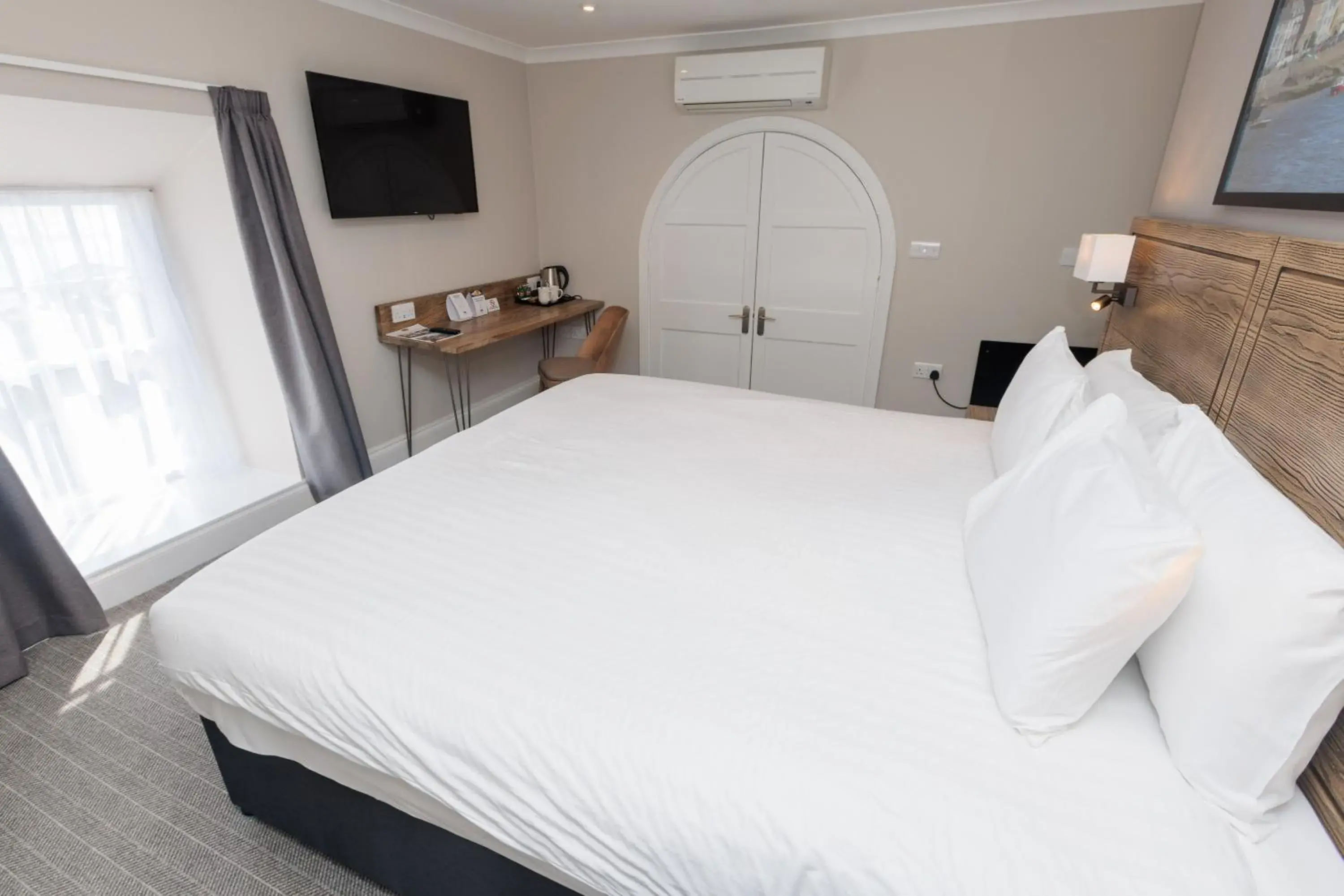 Small Double Room in Dovey Inn Small Double Room in Dovey Inn