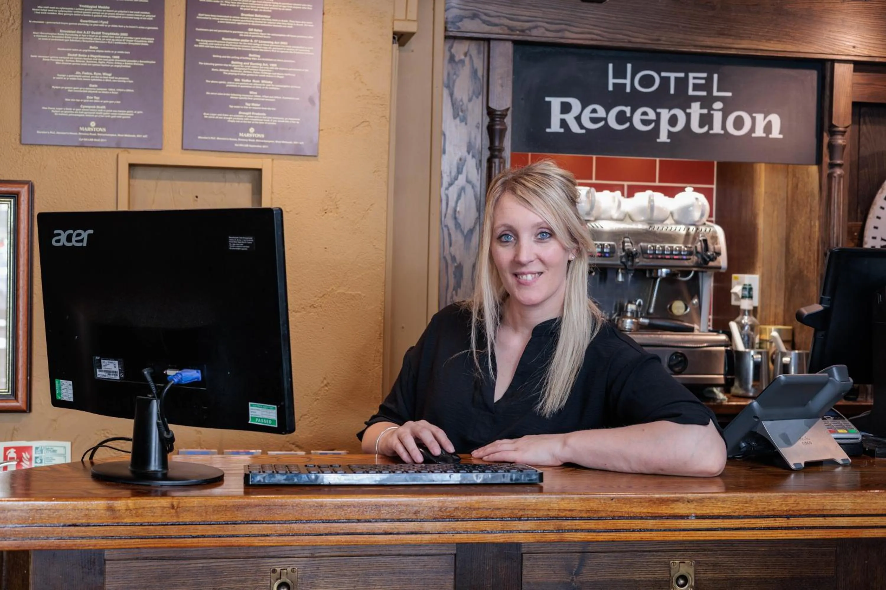 Lobby or reception in Dovey Inn