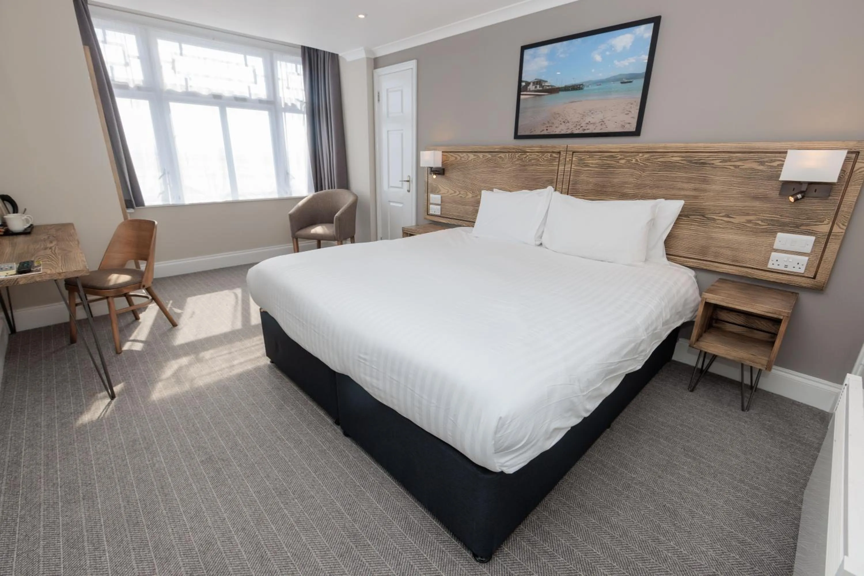 Bedroom, Bed in Dovey Inn