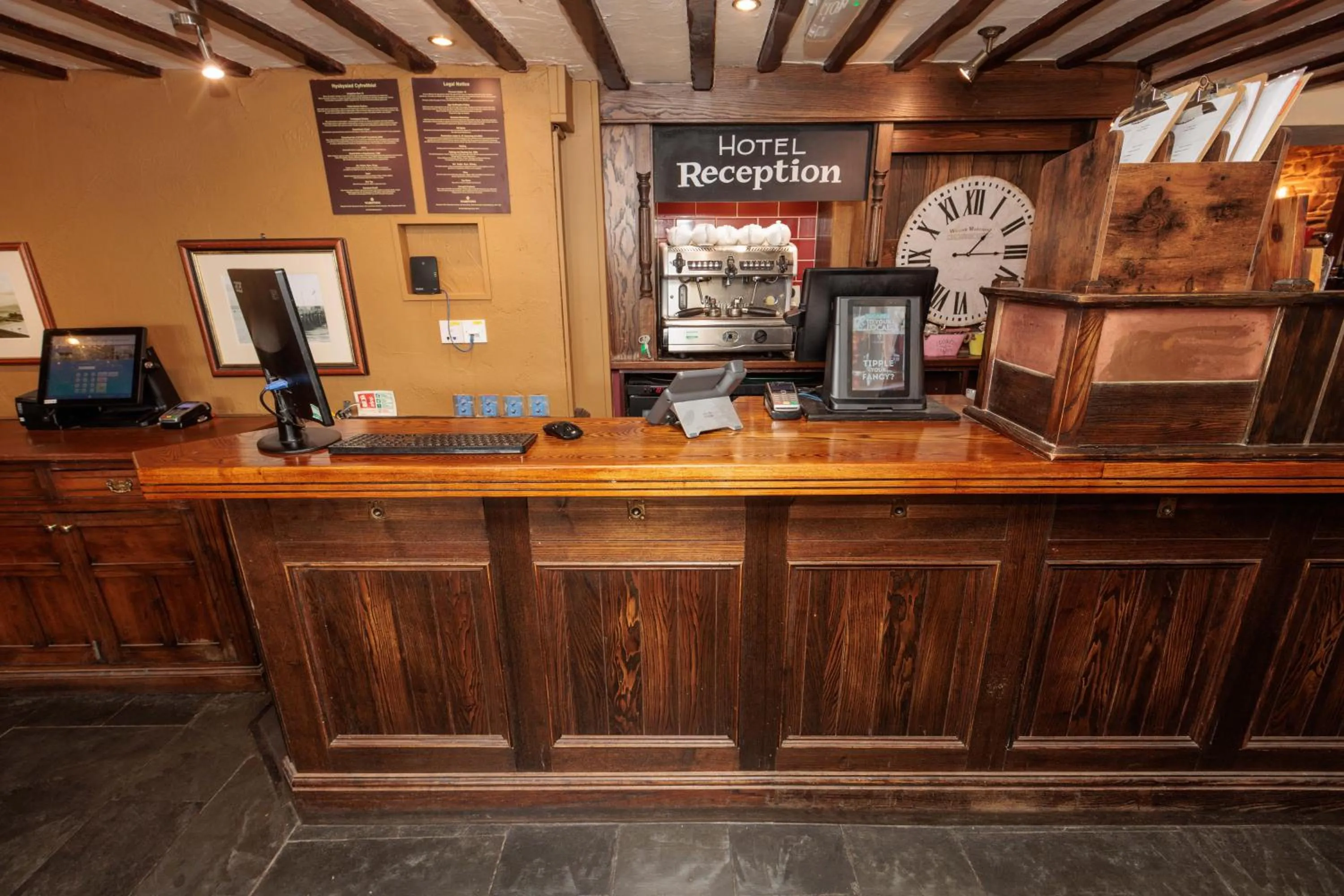 Lobby or reception in Dovey Inn