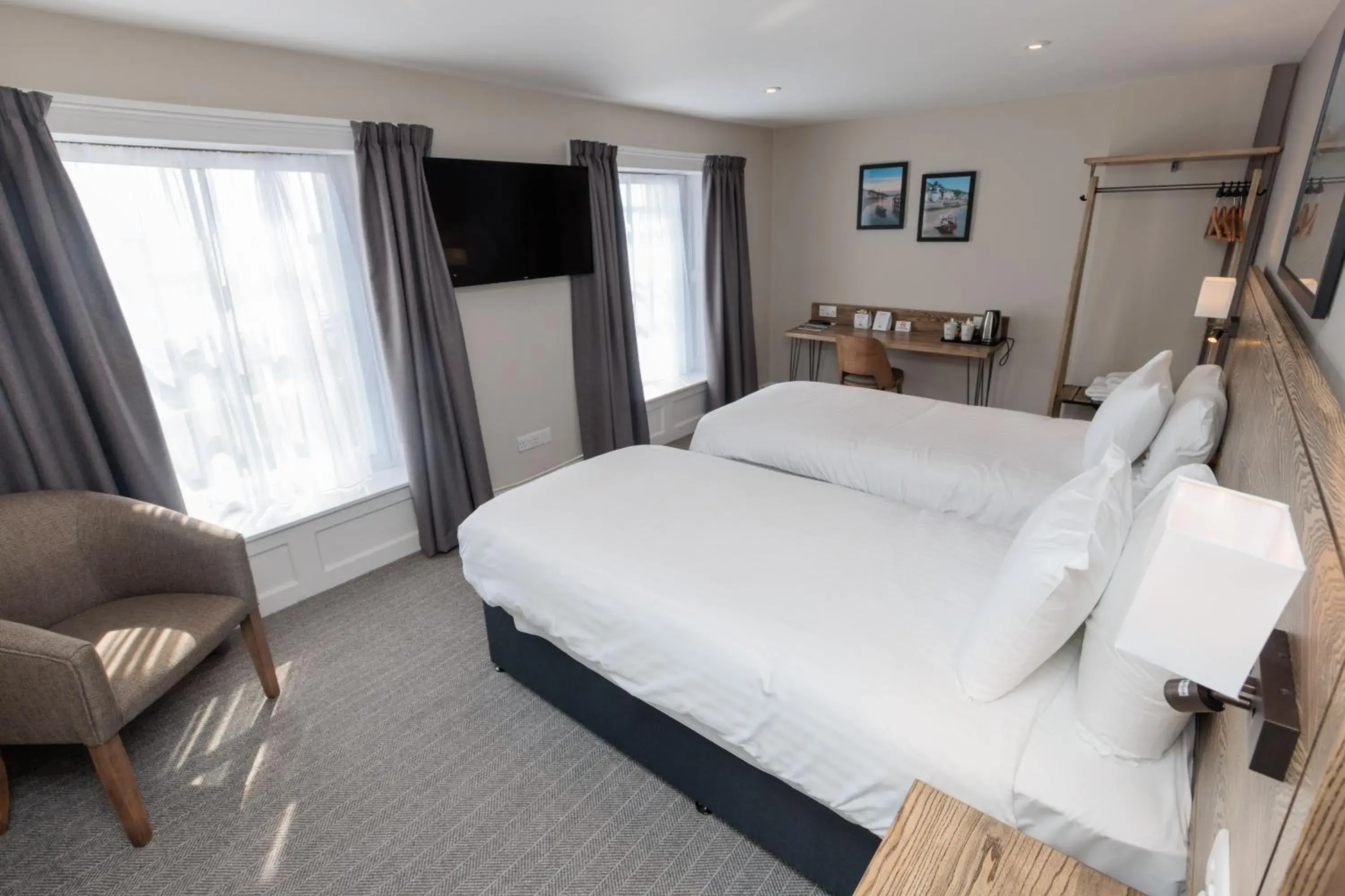 Family Room with Sea View in Dovey Inn Family Room with Sea View in Dovey Inn