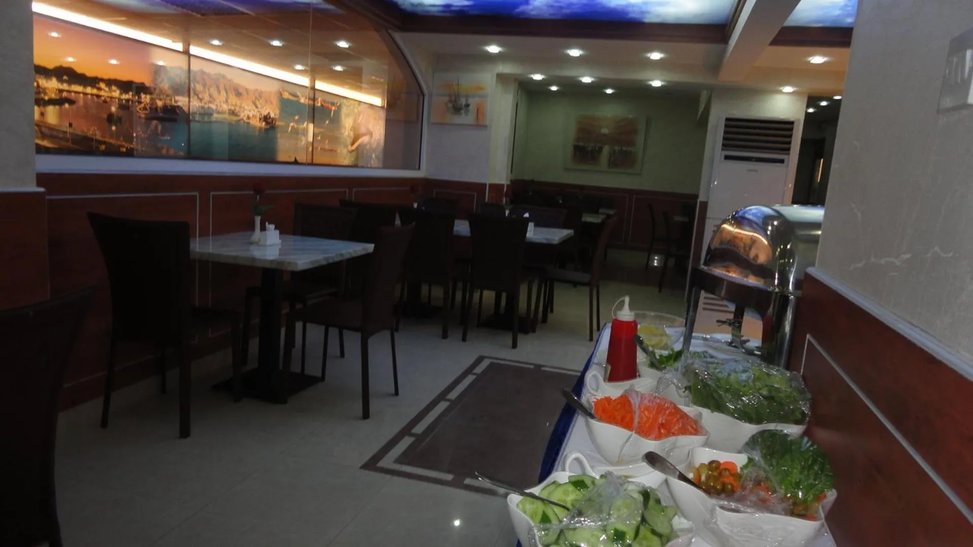 Restaurant/places to eat in Dolphin Hotel