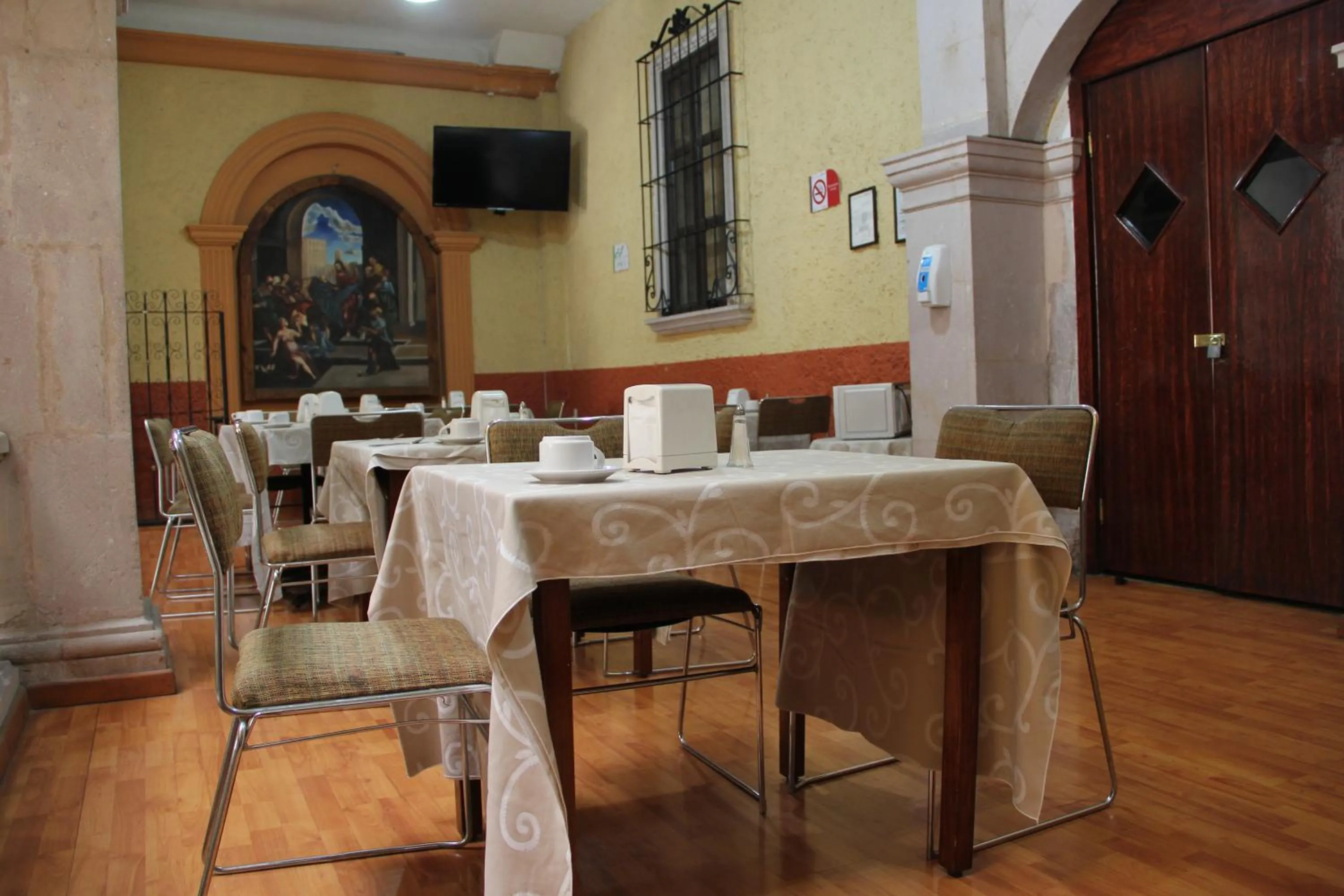 Restaurant/places to eat in Hotel Maria Benita