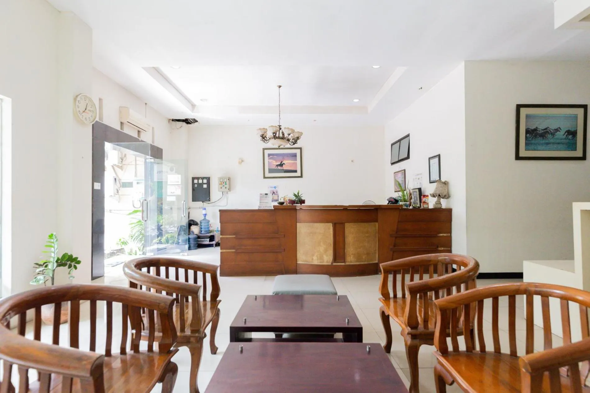 Lobby or reception in RedDoorz @ Raya Ngagel 2