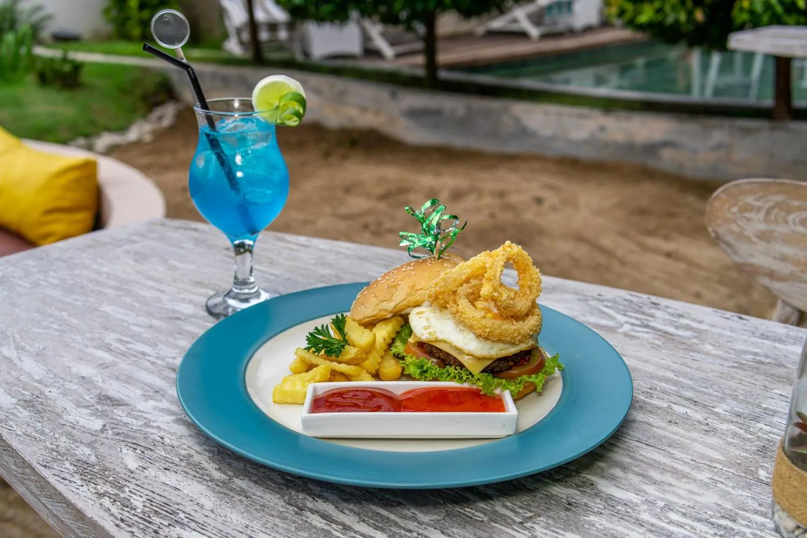 Food and drinks in Bliss Surfer Hotel Legian