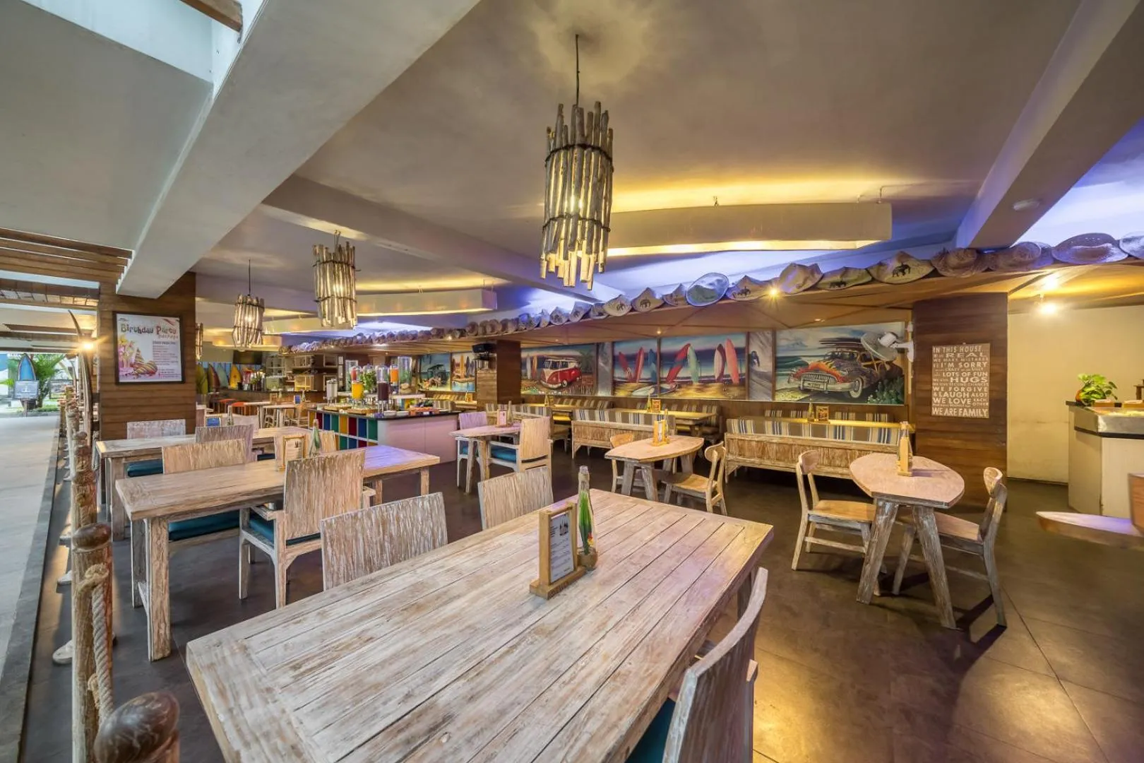 Restaurant/places to eat in Bliss Surfer Hotel Legian