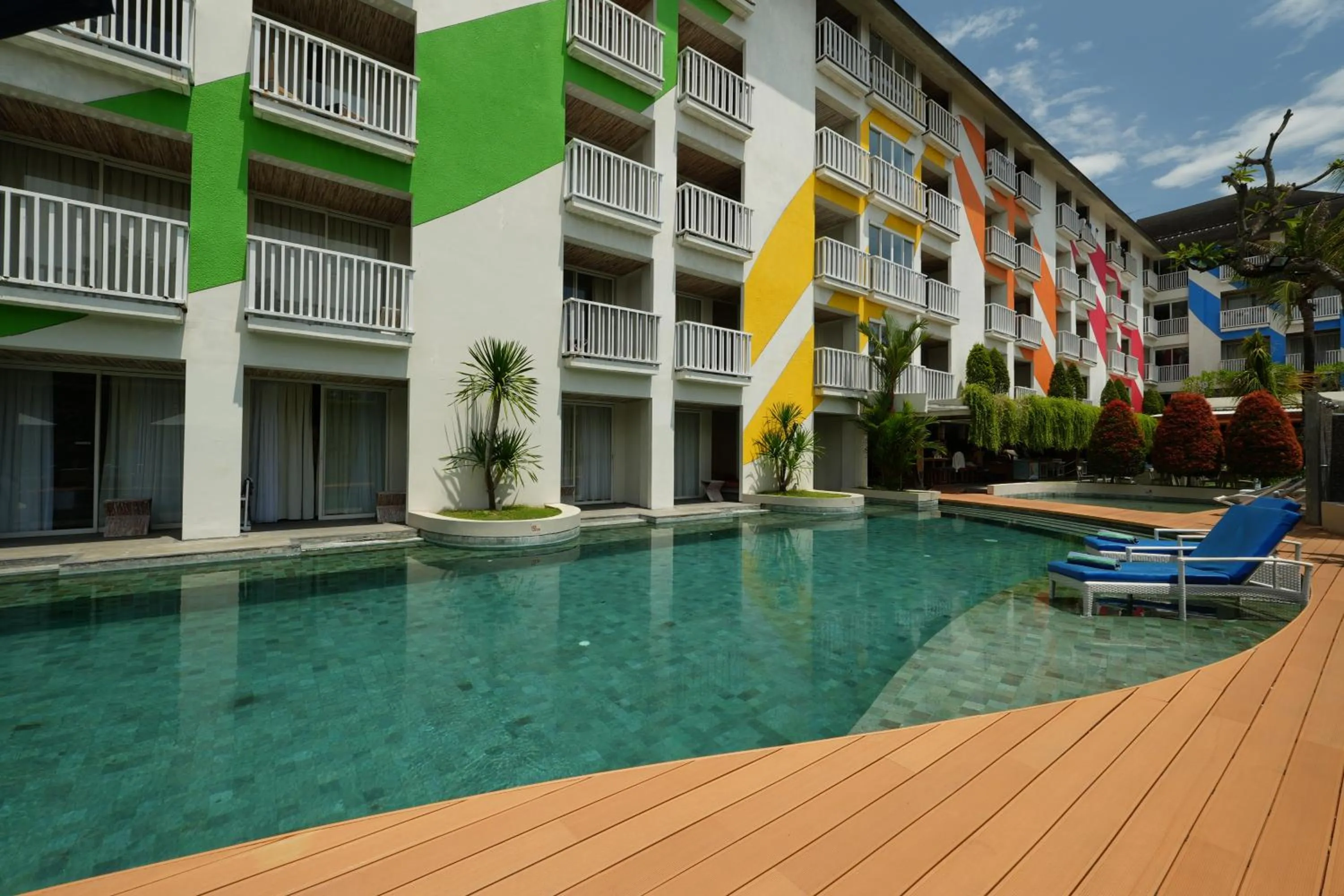 Pool view in Bliss Surfer Hotel Legian