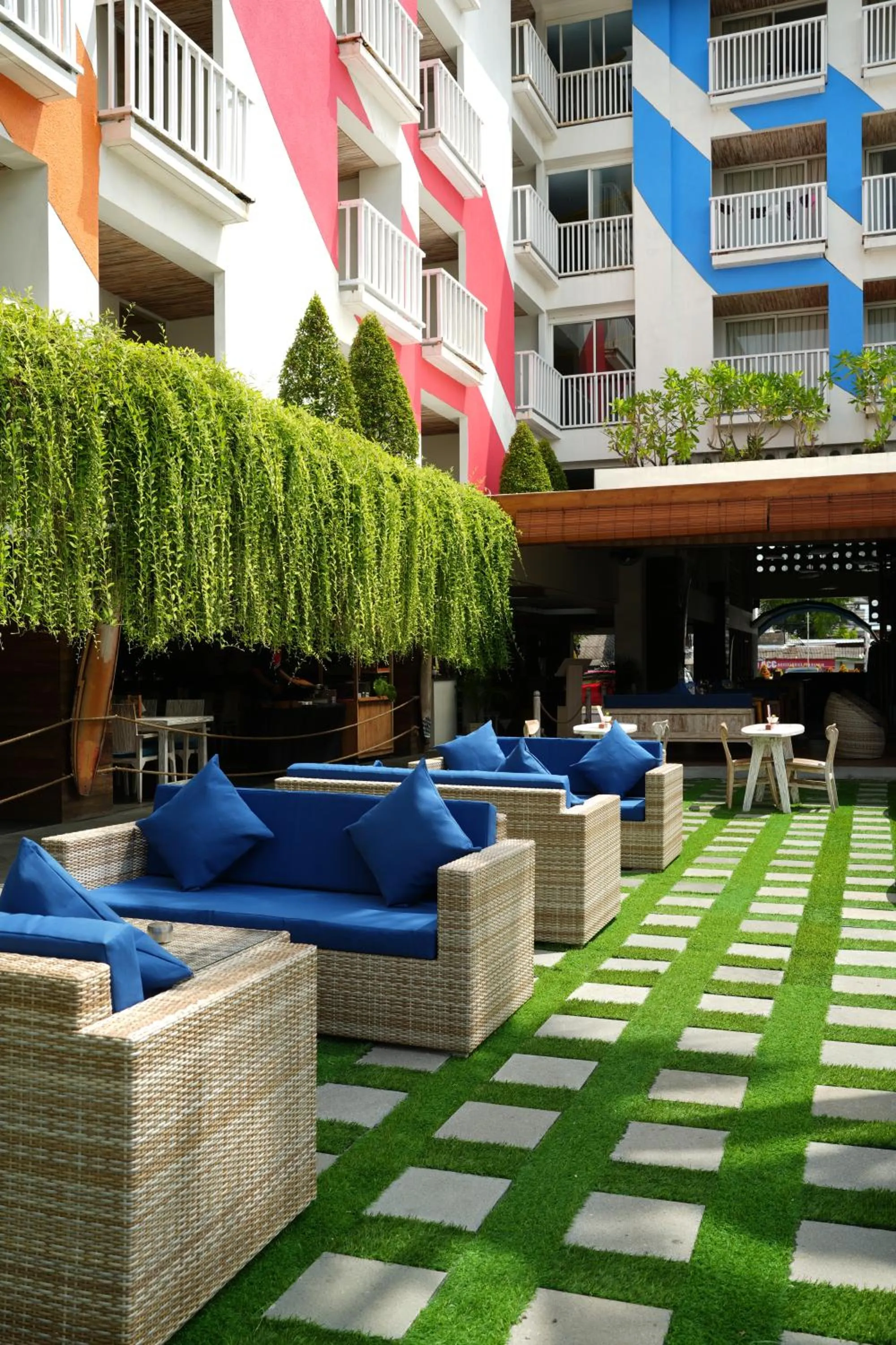 Seating area in Bliss Surfer Hotel Legian