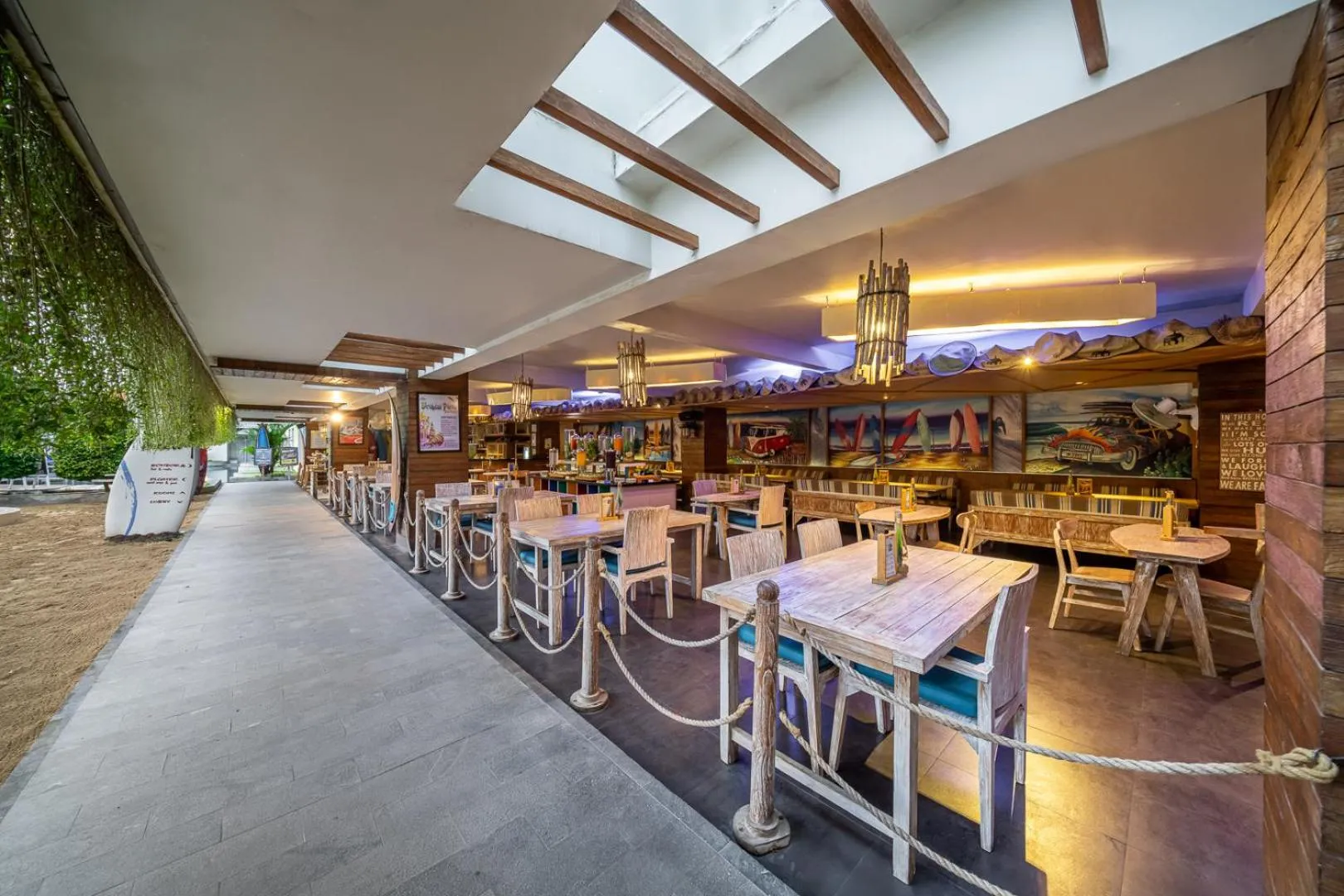 Restaurant/places to eat in Bliss Surfer Hotel Legian