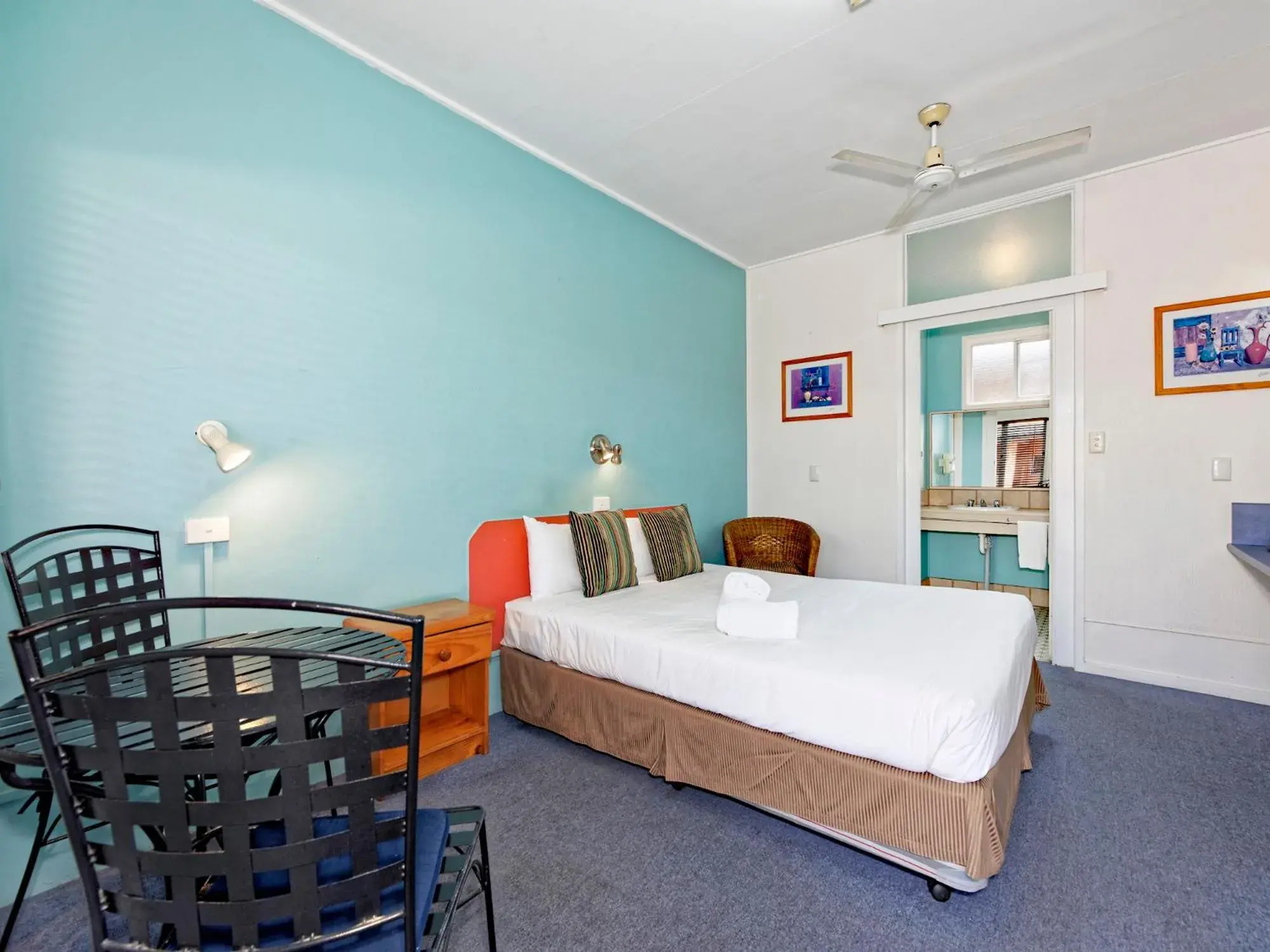 Standard King Room in Riviera Motel Bundaberg Standard King Room in Riviera Motel Bundaberg