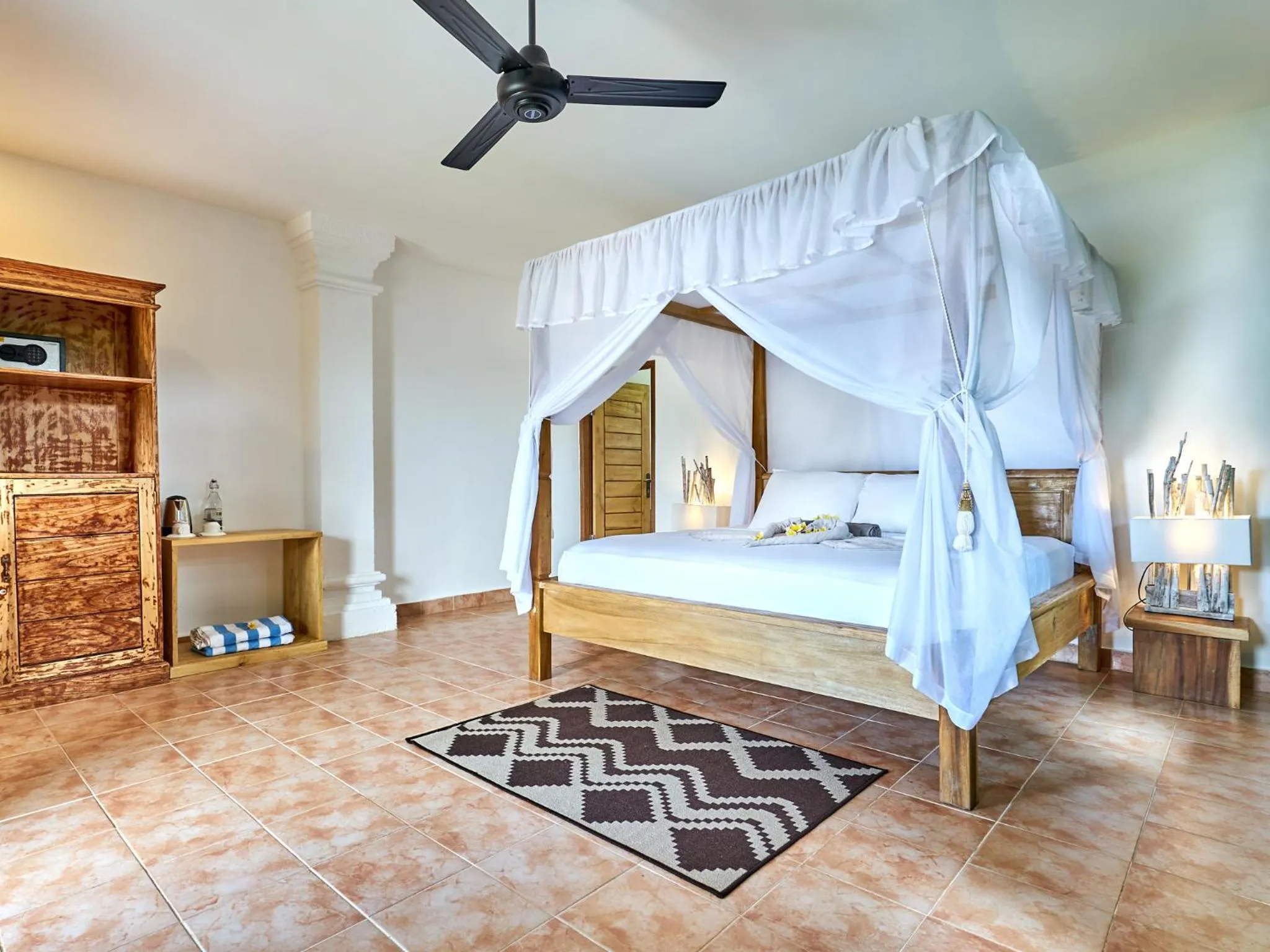 Photo of the whole room, Bed in Vienna Beach Resort