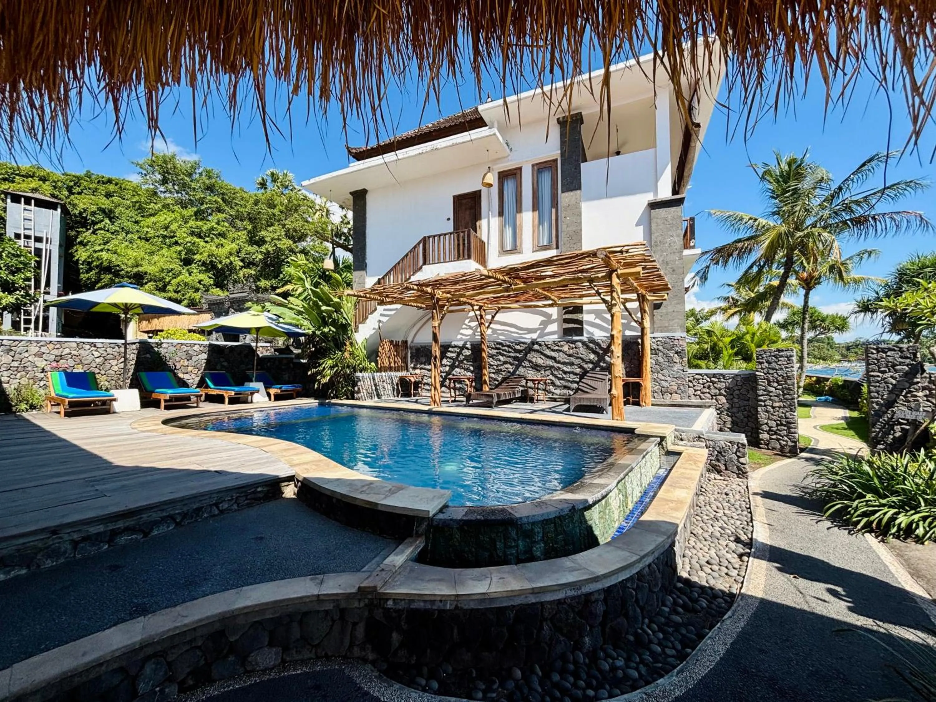 Swimming pool in Vienna Beach Resort