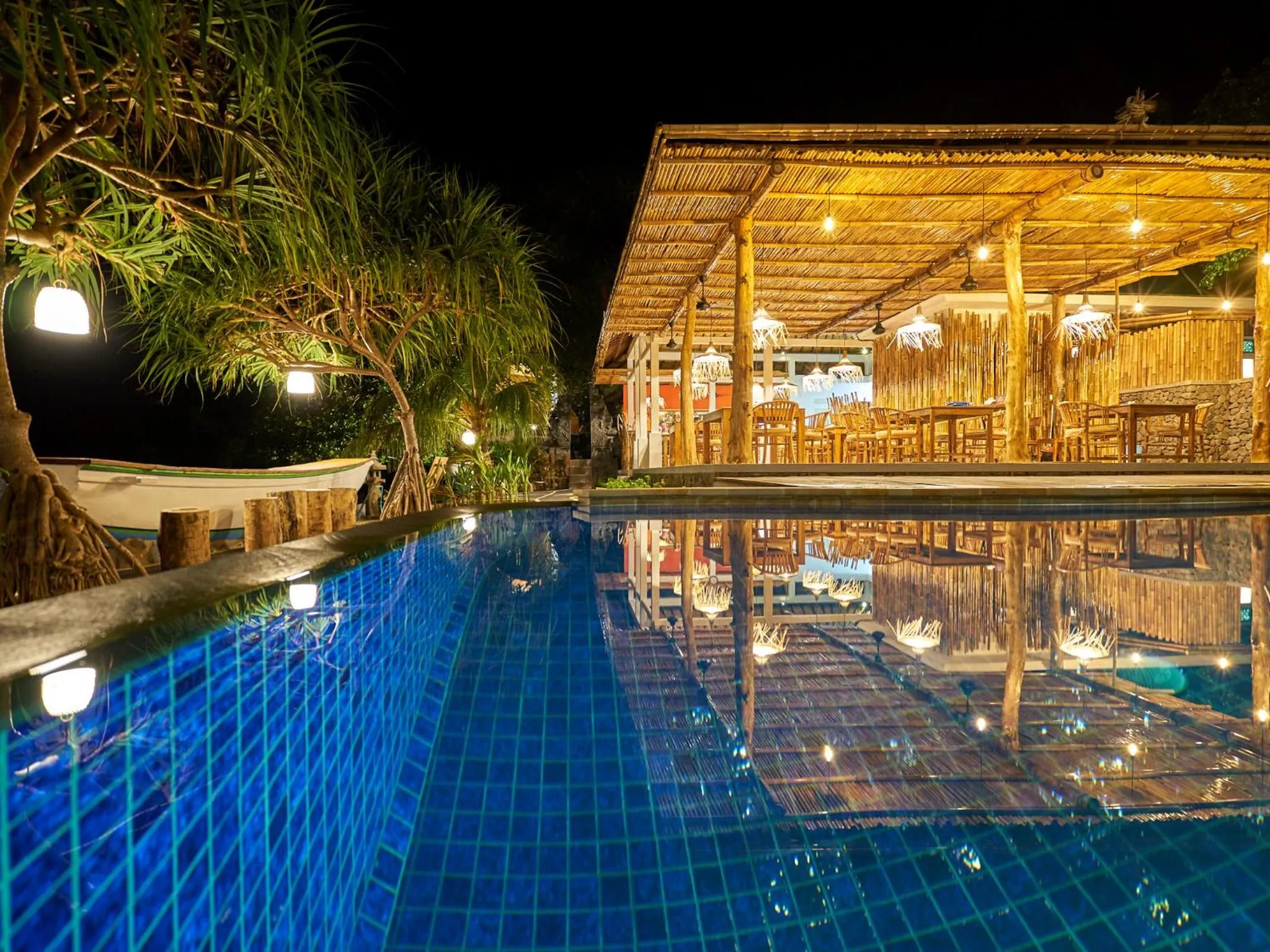 Swimming pool in Vienna Beach Resort