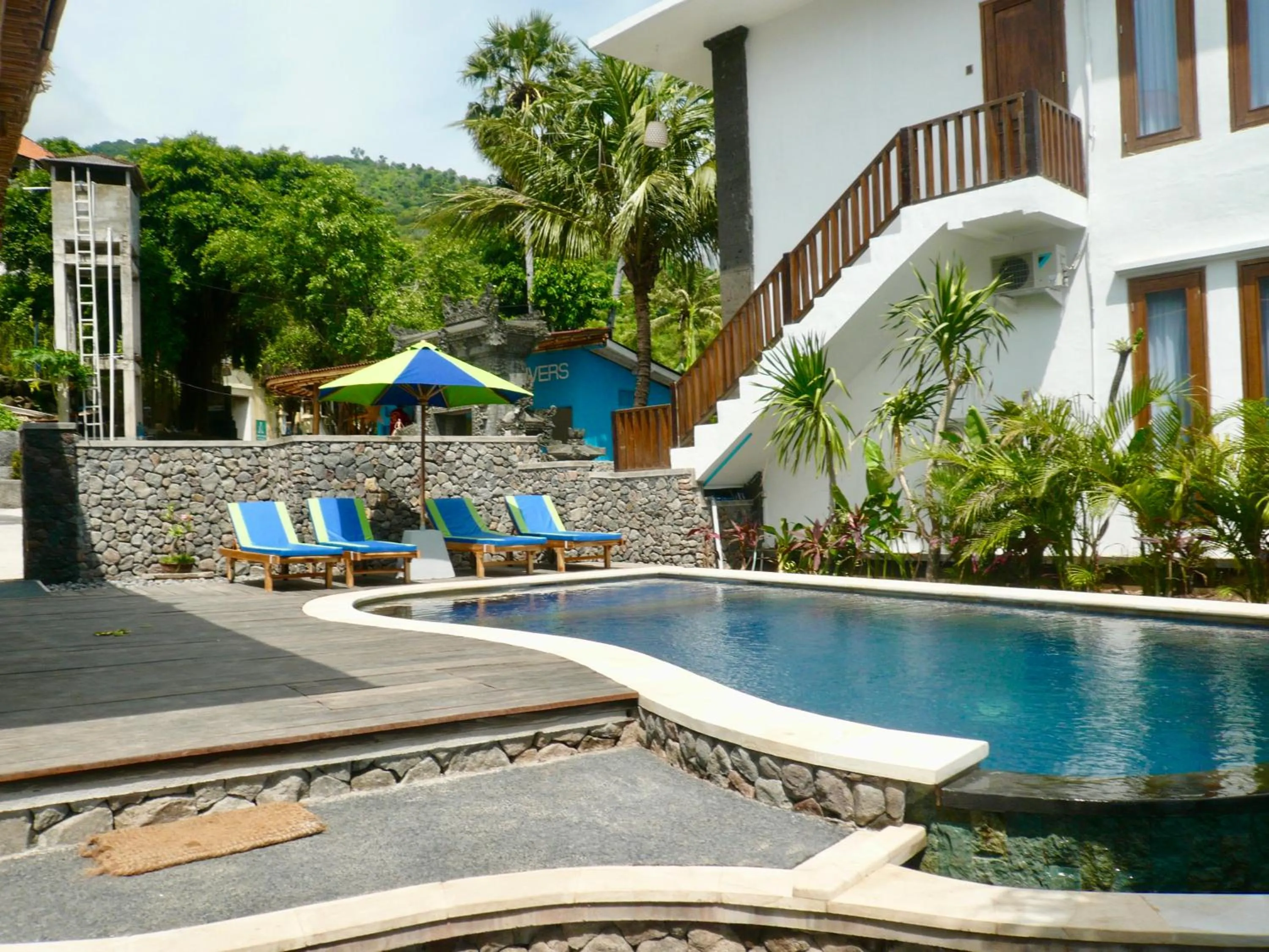 Swimming pool in Vienna Beach Resort