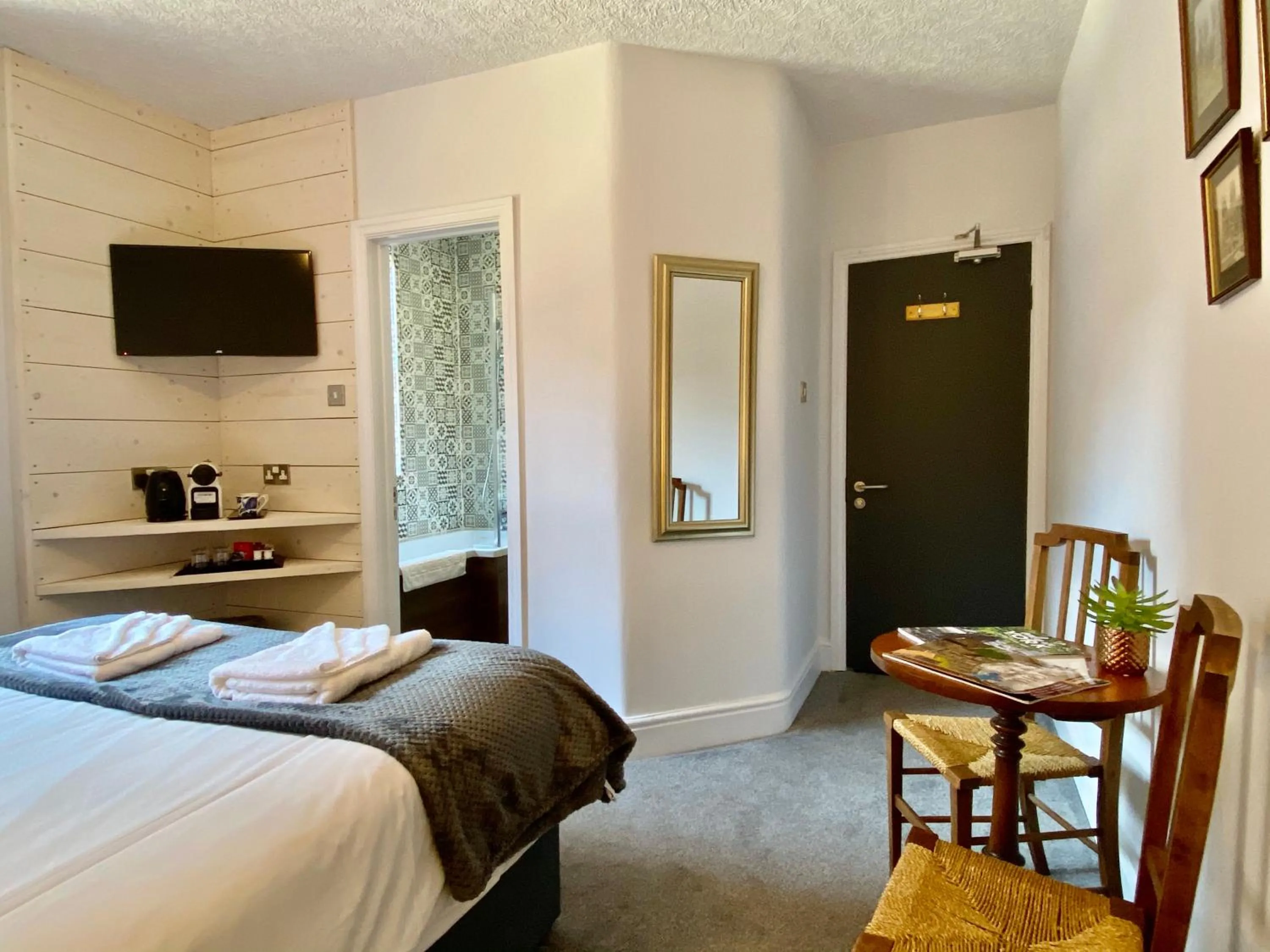 Bedroom, Bed in Vikings Accommodation