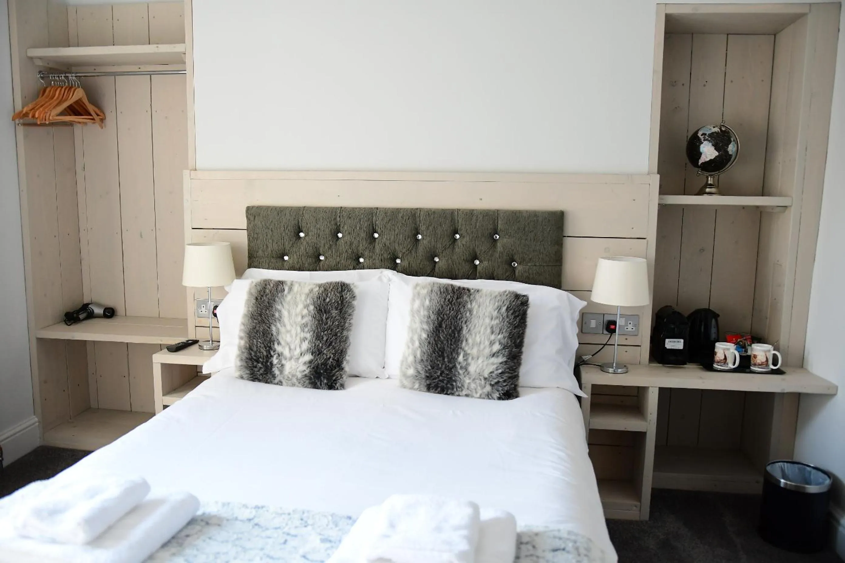 Bedroom, Bed in Vikings Accommodation