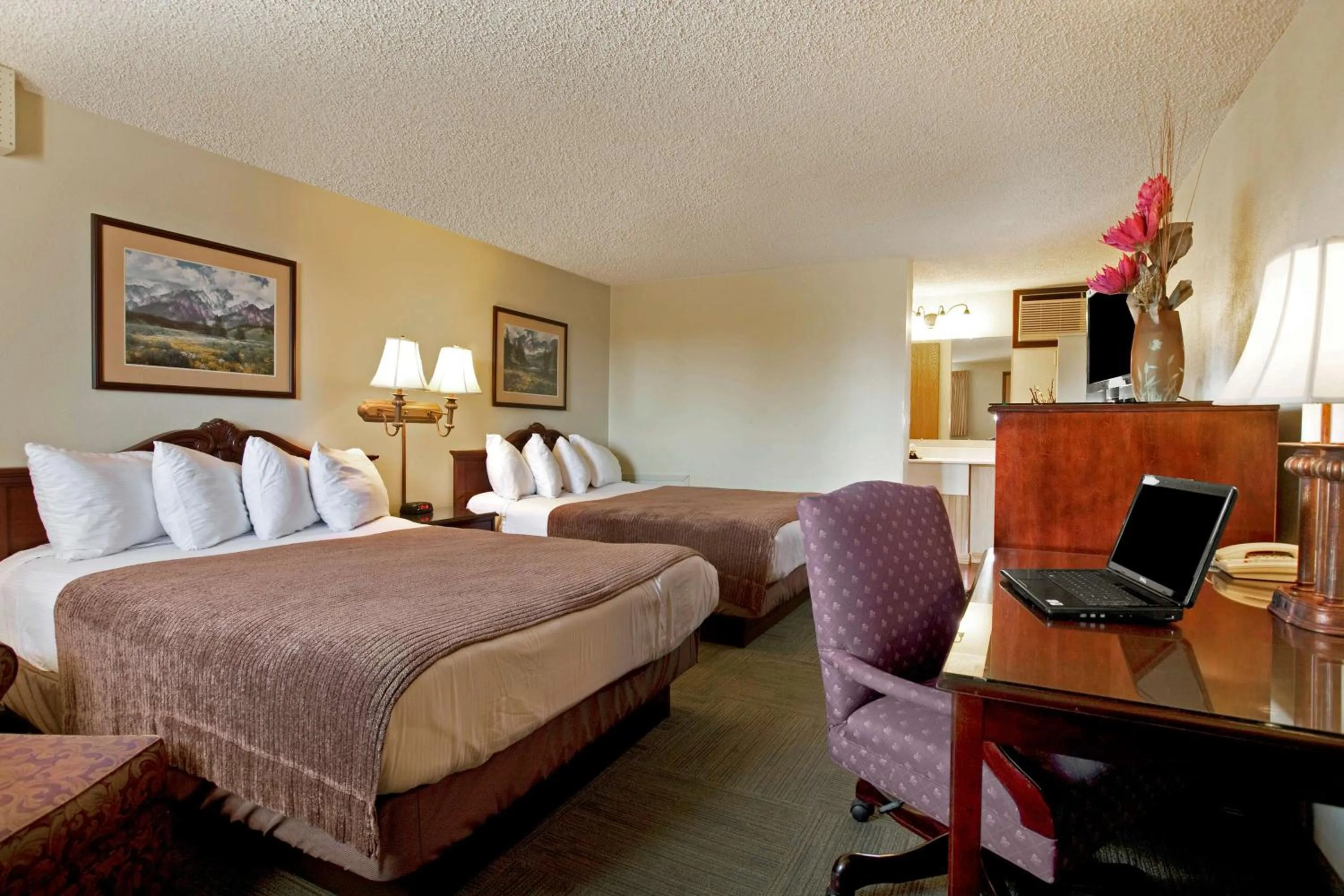 Photo of the whole room, Bed in Best Western Torchlite