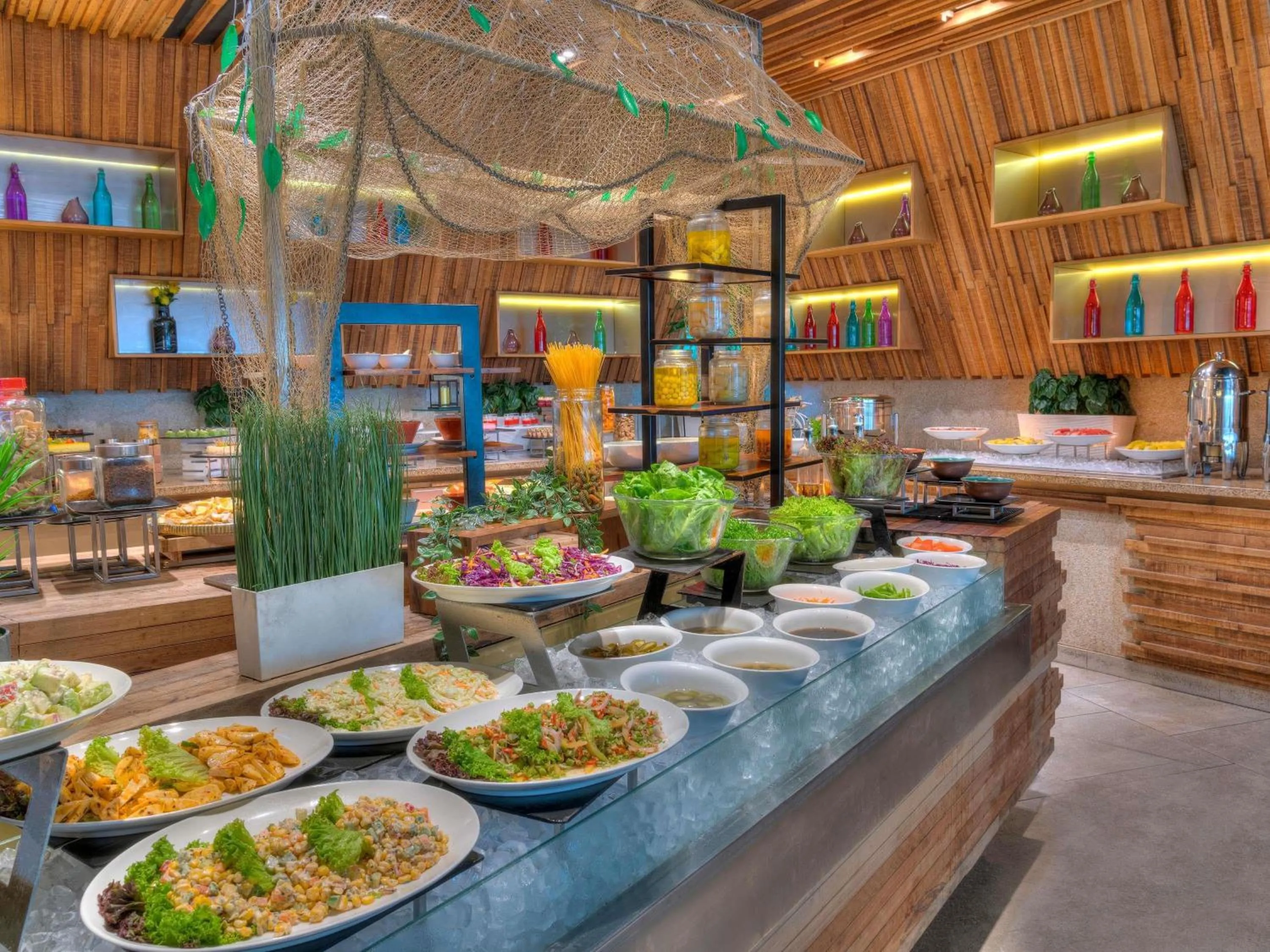 Restaurant/places to eat in Movenpick Hotel & Convention Centre KLIA