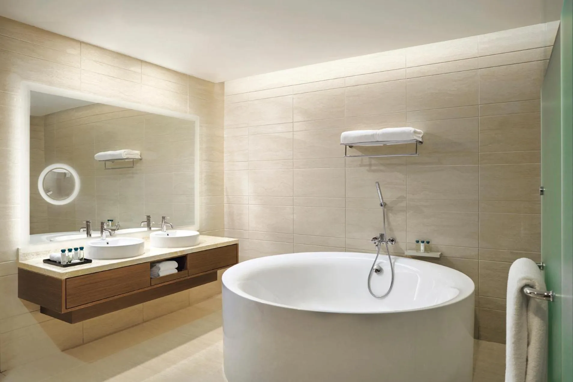 Bath in Movenpick Hotel & Convention Centre KLIA