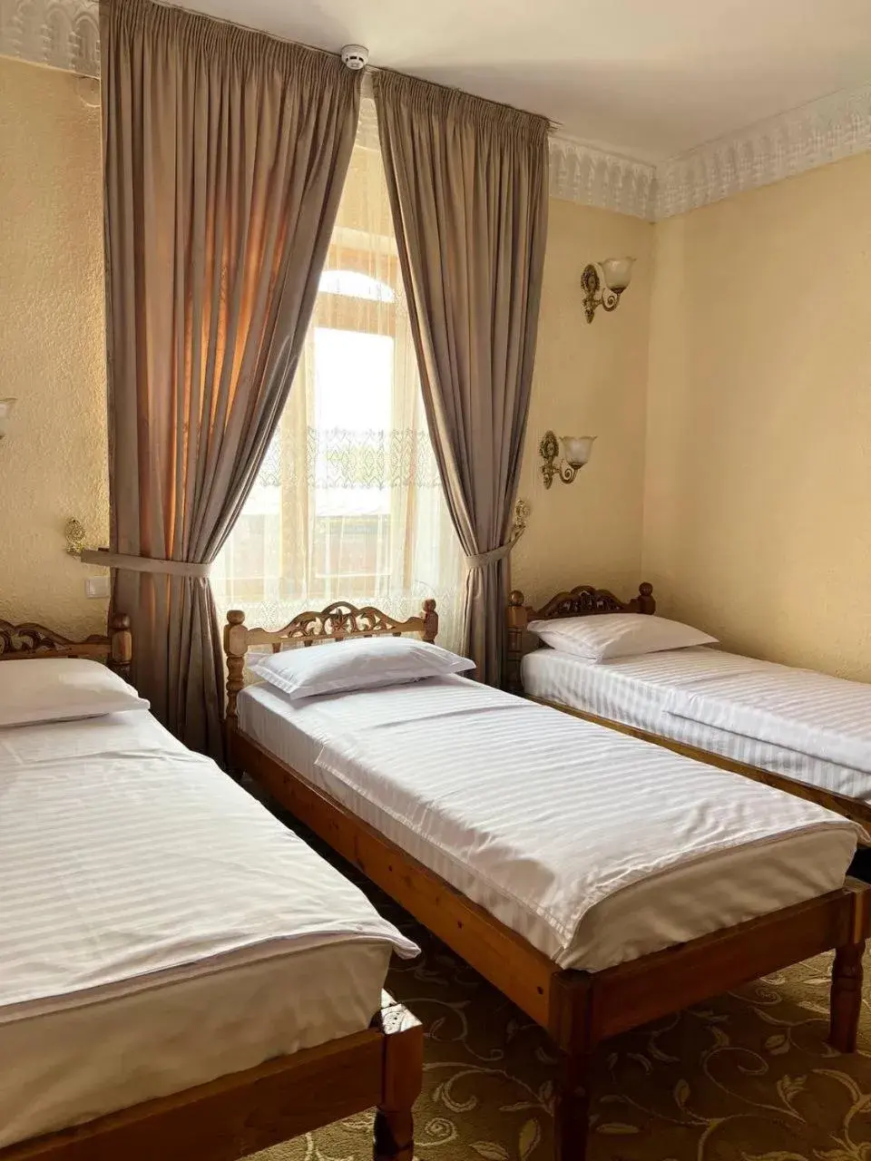 Classic Triple Room - single occupancy in Hotel Caravan Serail Classic Triple Room - single occupancy in Hotel Caravan Serail