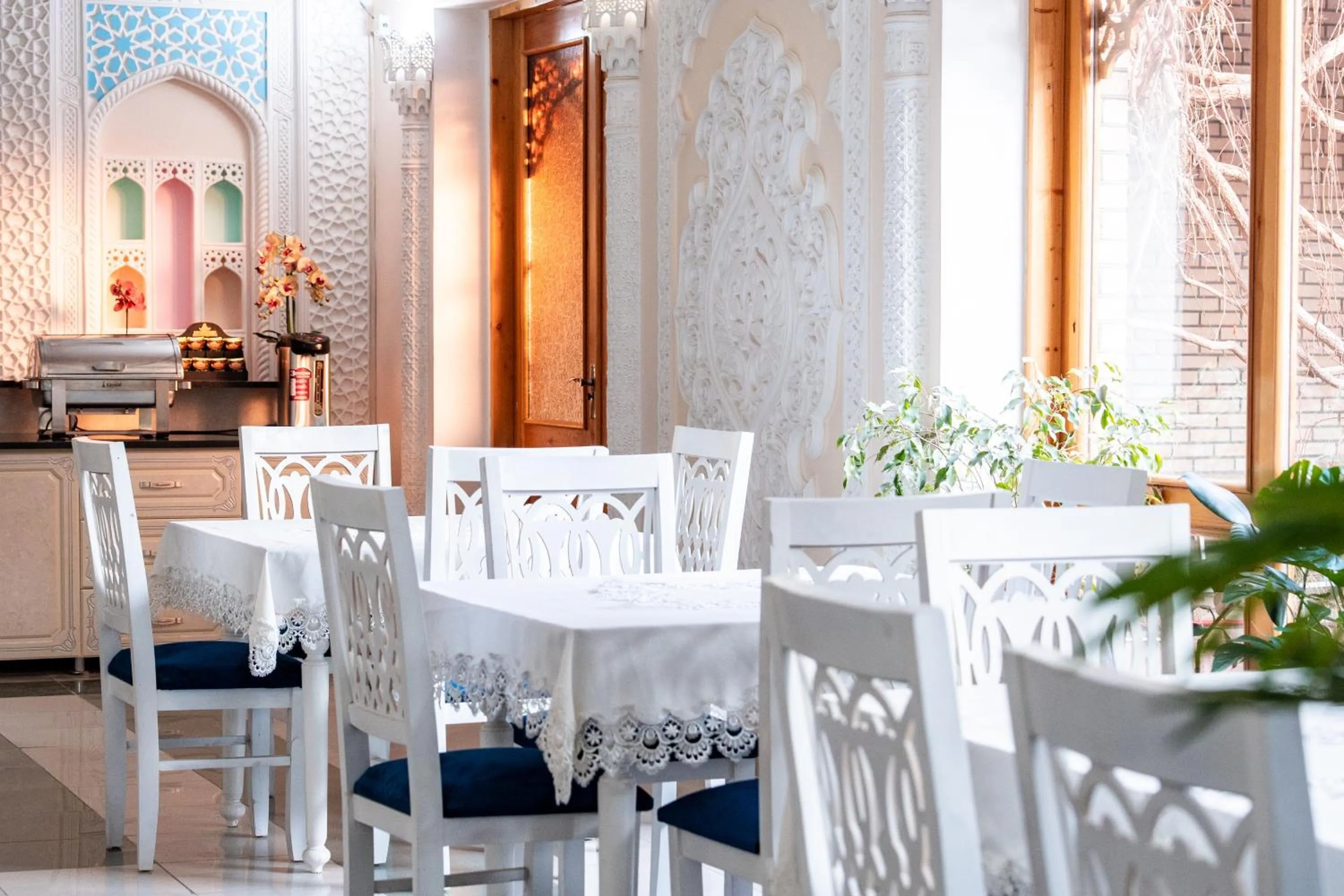 Dining area in Hotel Caravan Serail