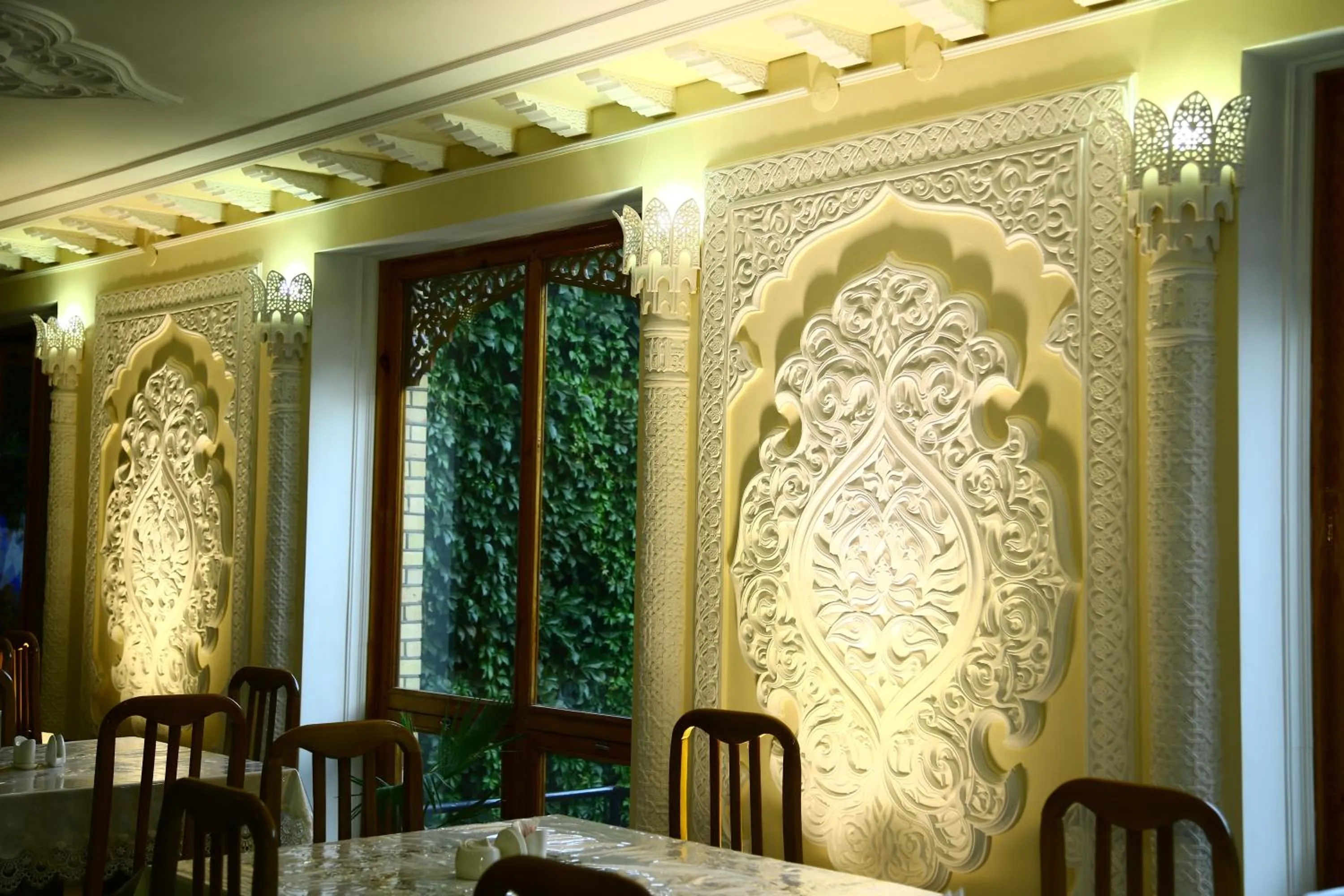 Restaurant/places to eat in Hotel Caravan Serail