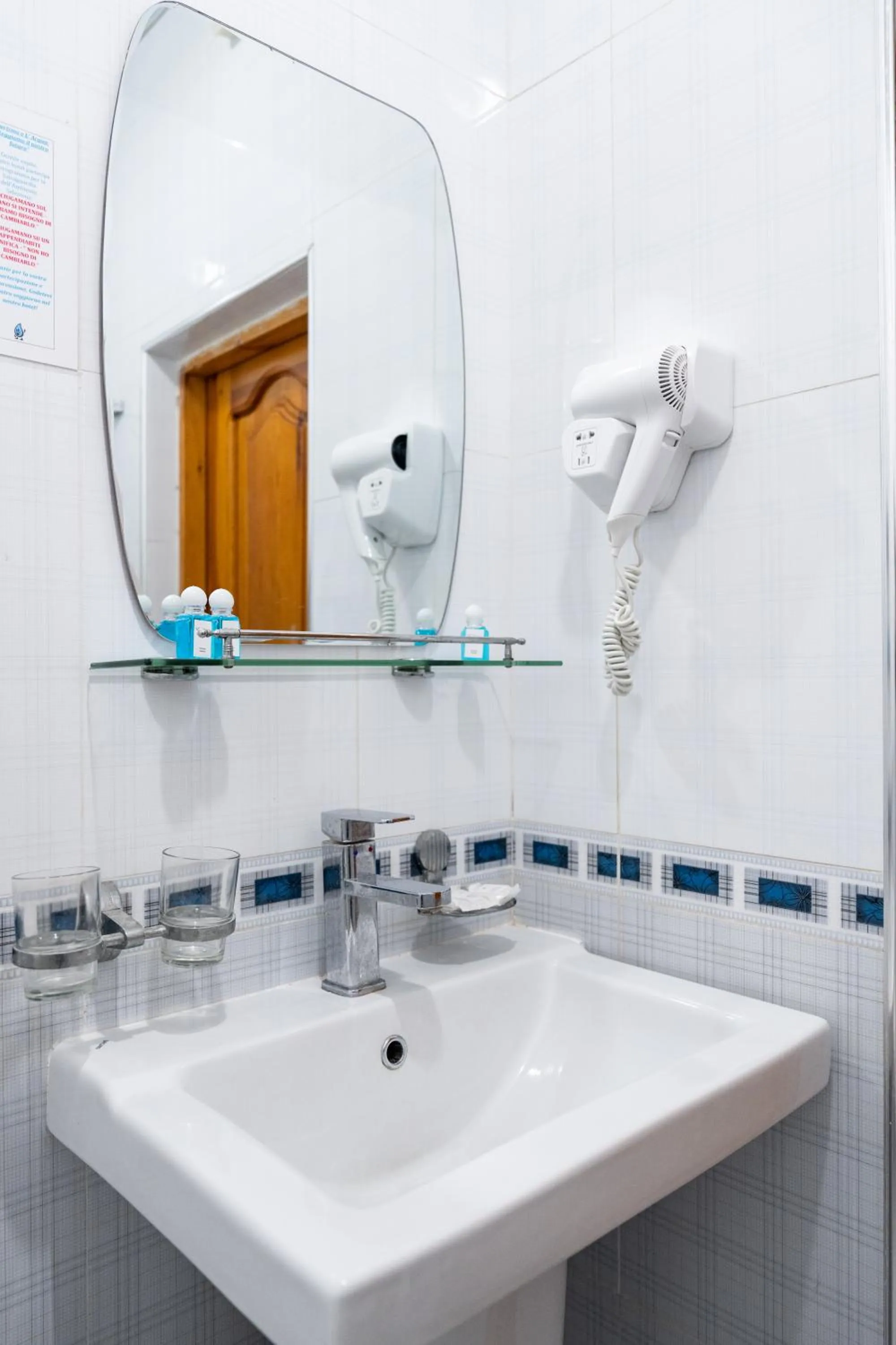 Bathroom in Hotel Caravan Serail