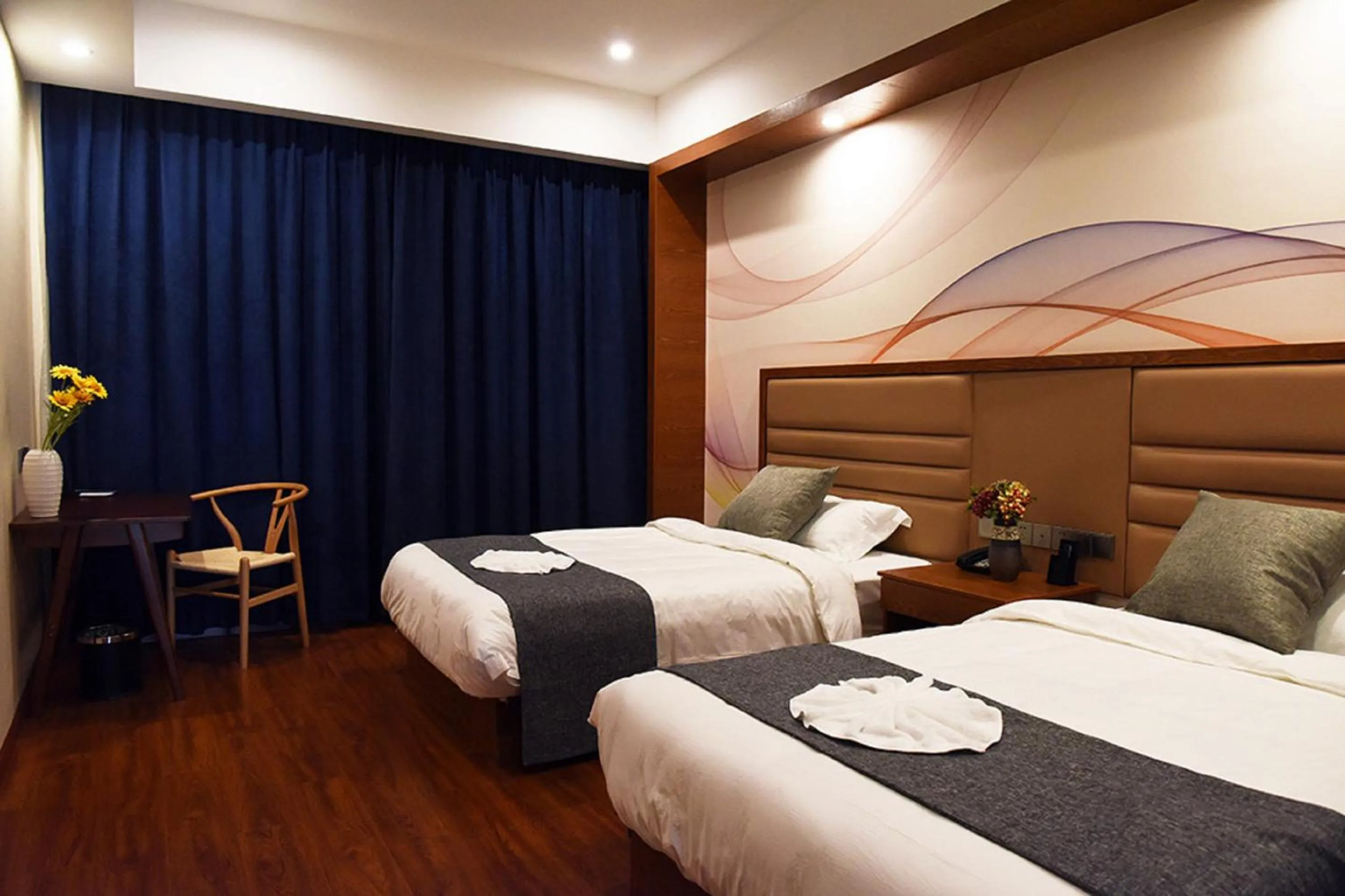 Bed in Lin Ting Holiday Hotel Pudong Airport