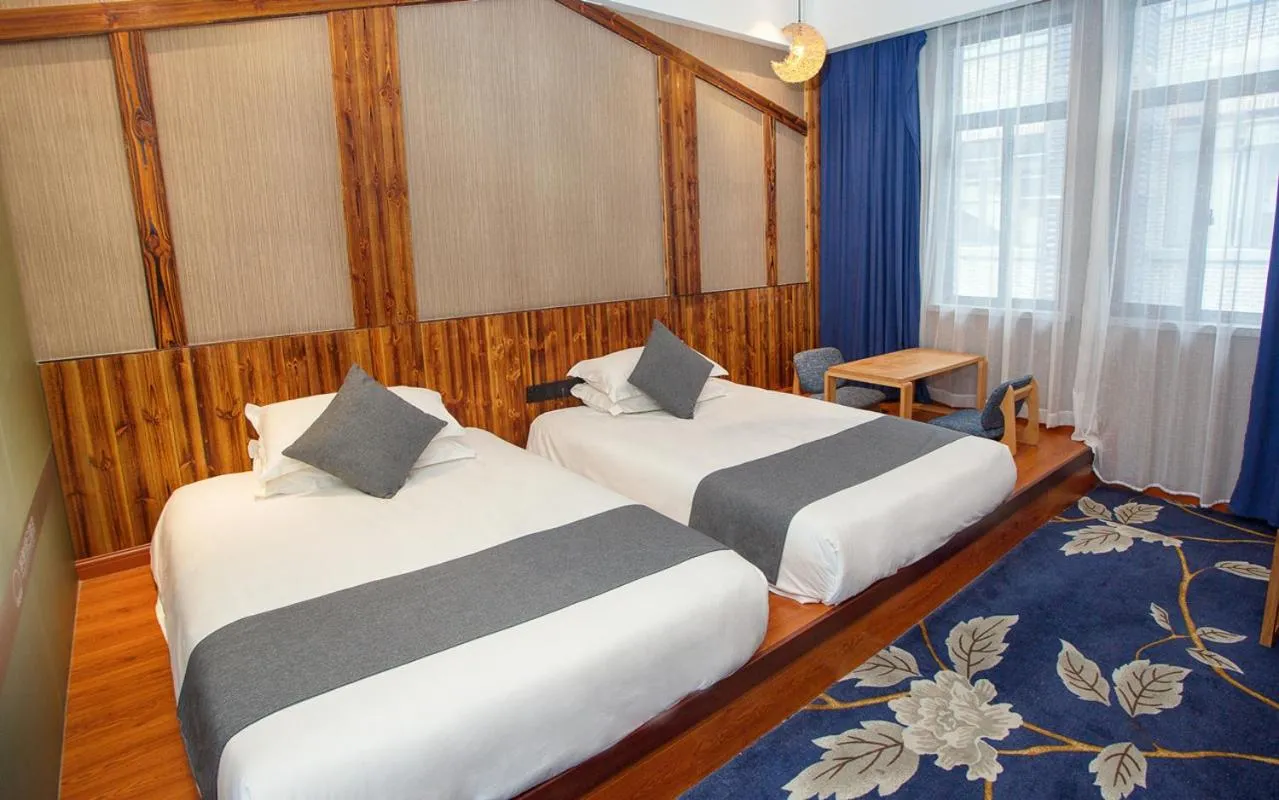 Bed in Lin Ting Holiday Hotel Pudong Airport