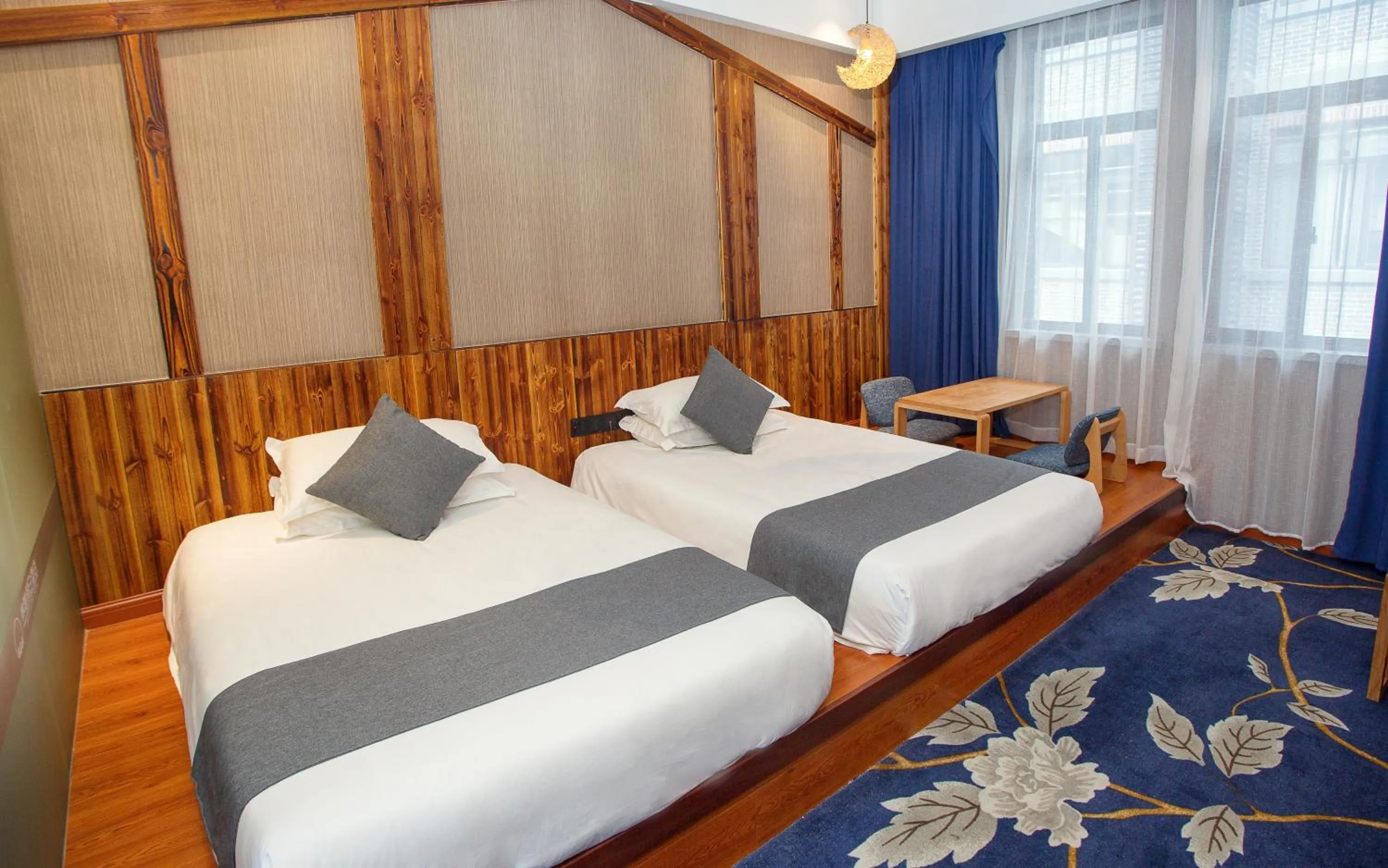 Bed in Lin Ting Holiday Hotel Pudong Airport