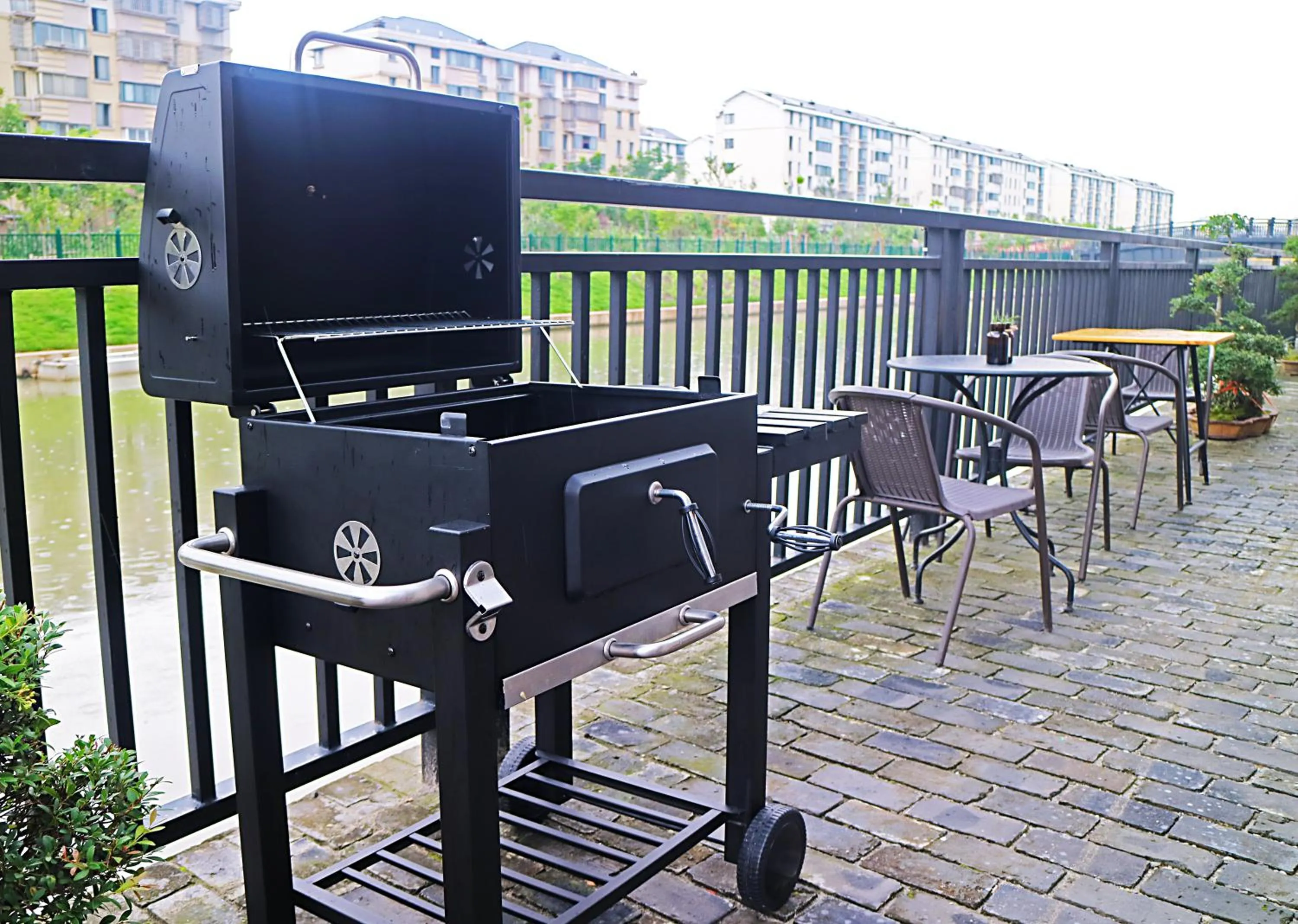 BBQ facilities in Lin Ting Holiday Hotel Pudong Airport