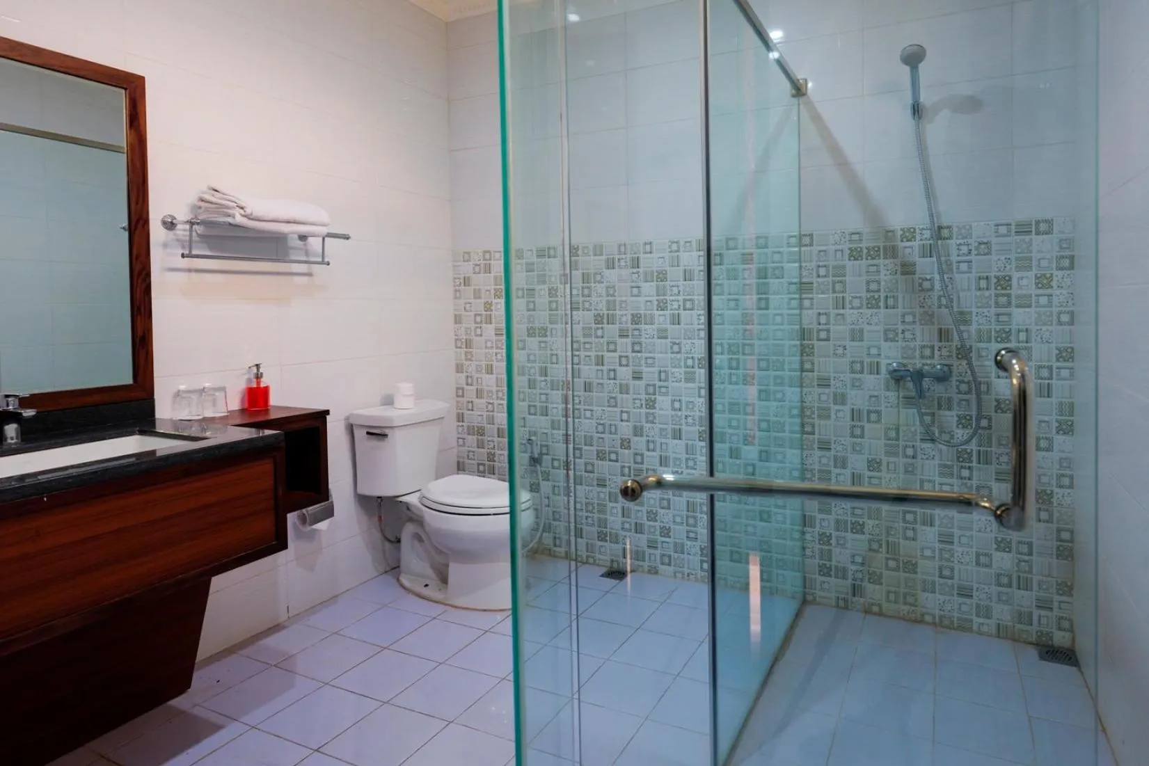 Bathroom in Melva Balemong